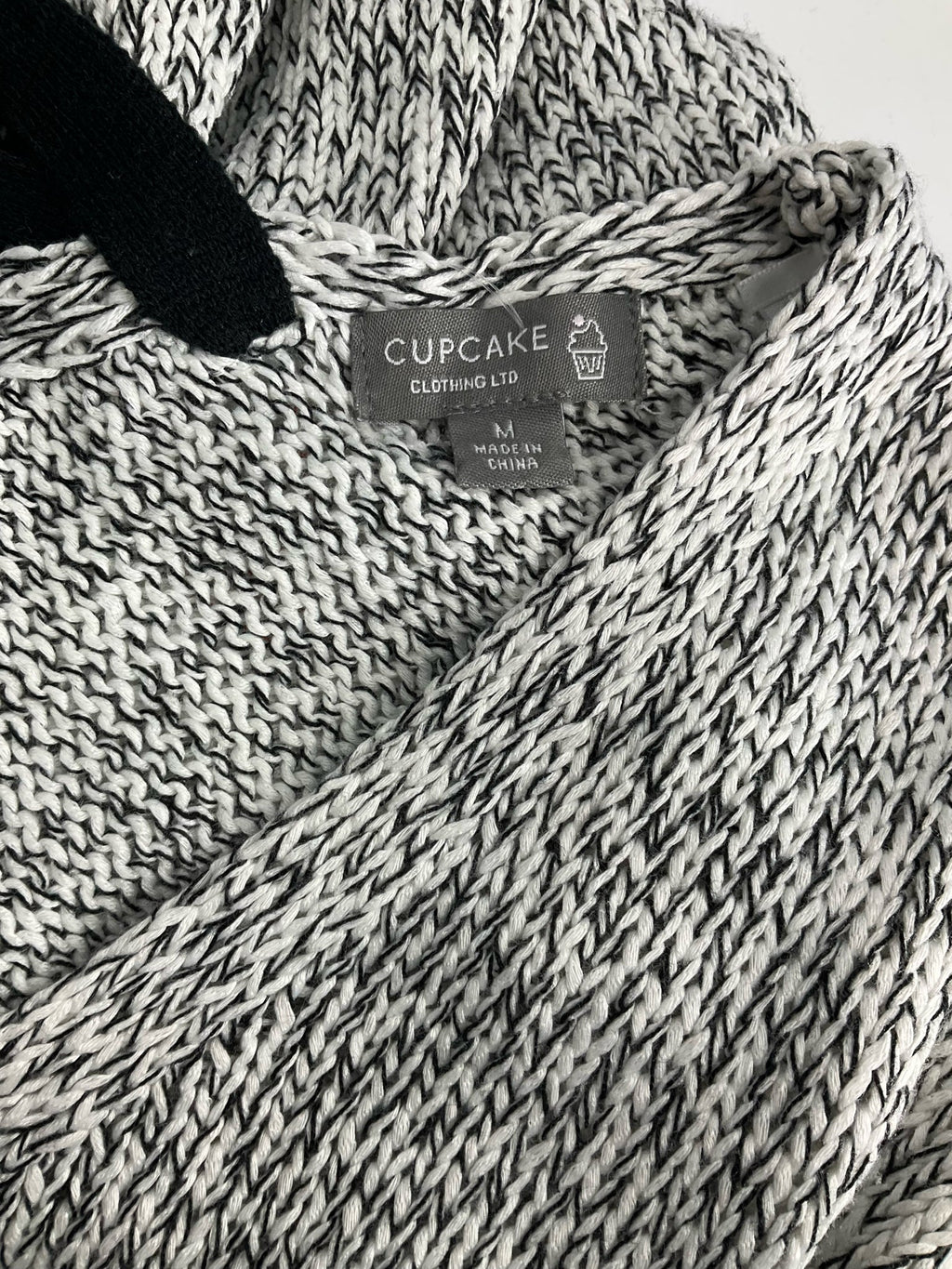 Cupcake -  white/black Heathered Pre-Owned Ladies Casual Top - Size M