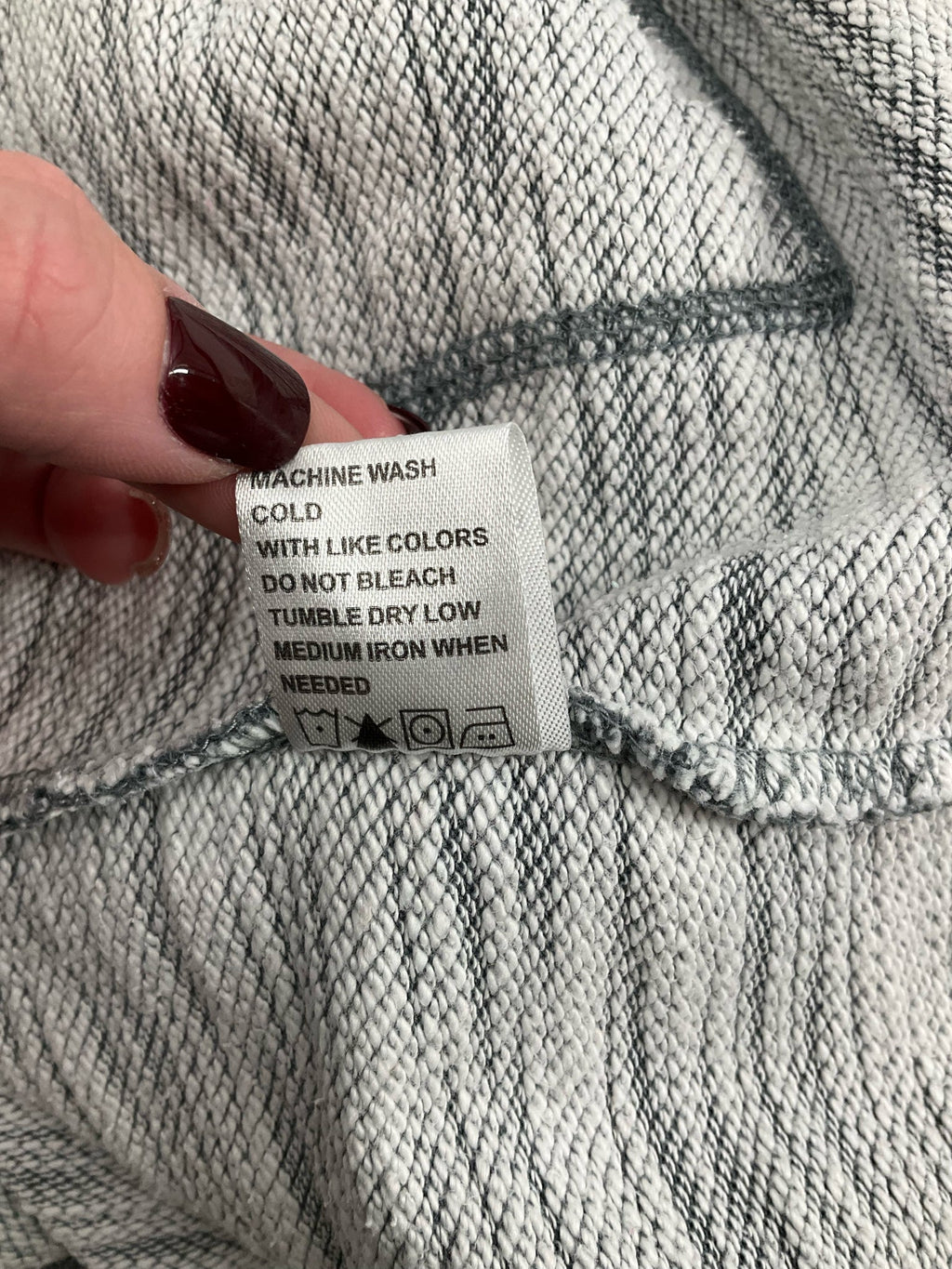 Free Planet Gray Hoodie Pre-Owned Ladies Top - Size Medium