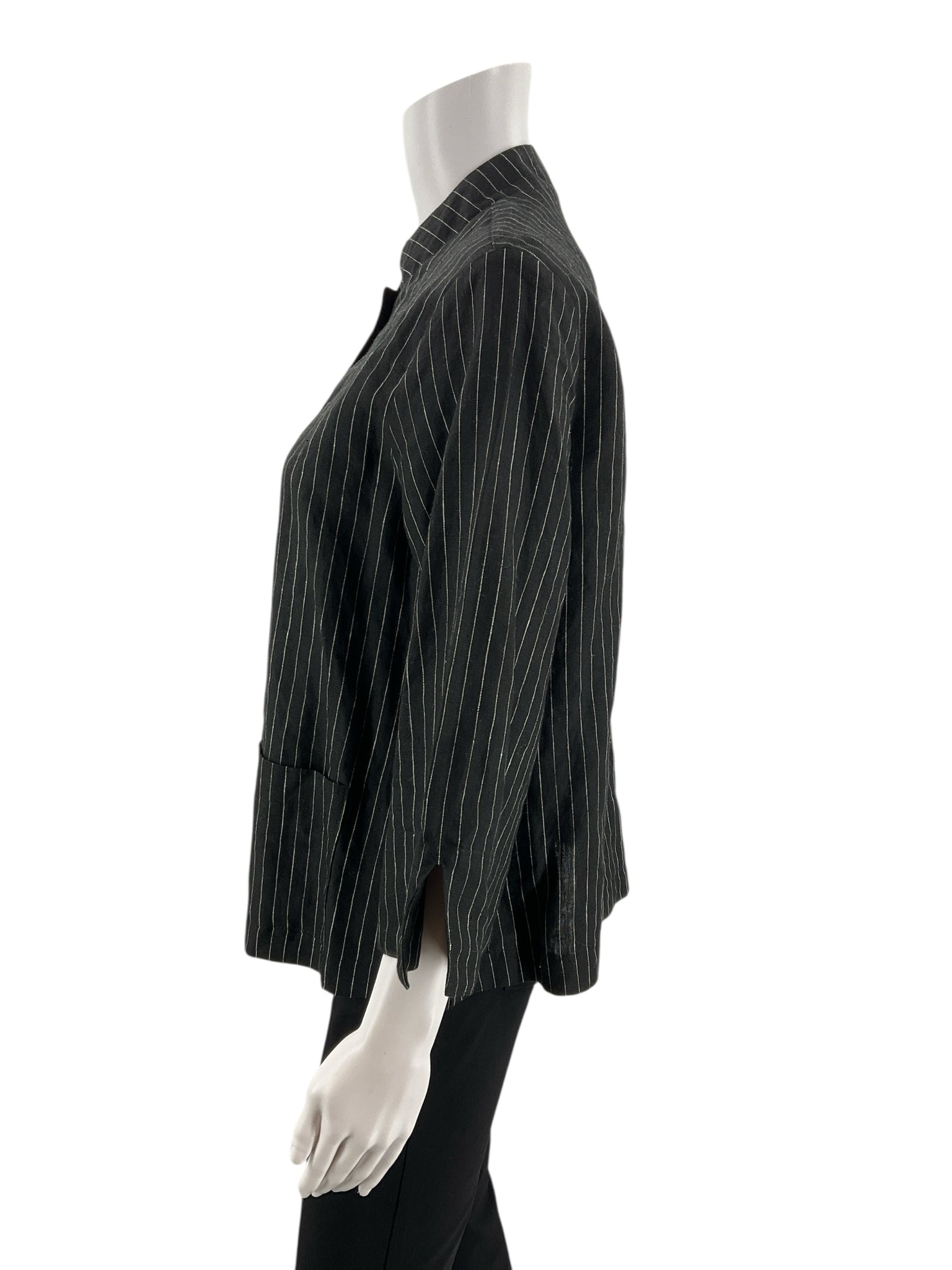 Black and white pinstripe pre-owned ladies' top by Niche Essentials, size small, featuring a casual lagenlook design.