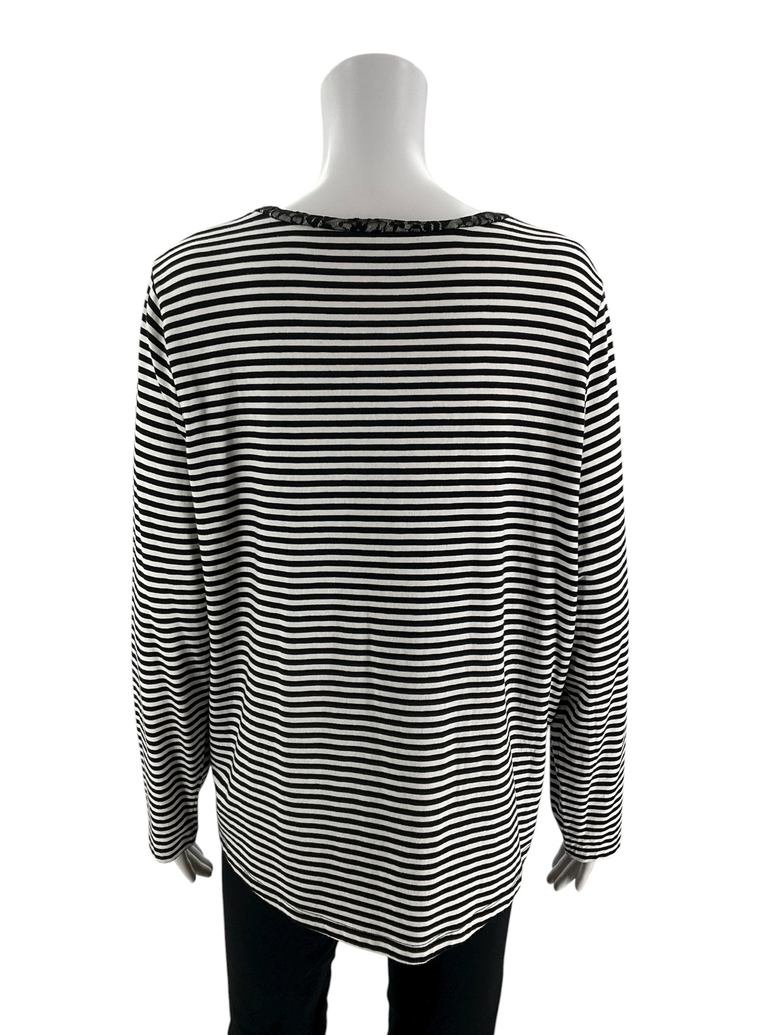 Basler pre-owned ladies top in white and black stripes, size large, showcasing a casual and modern feminine style.