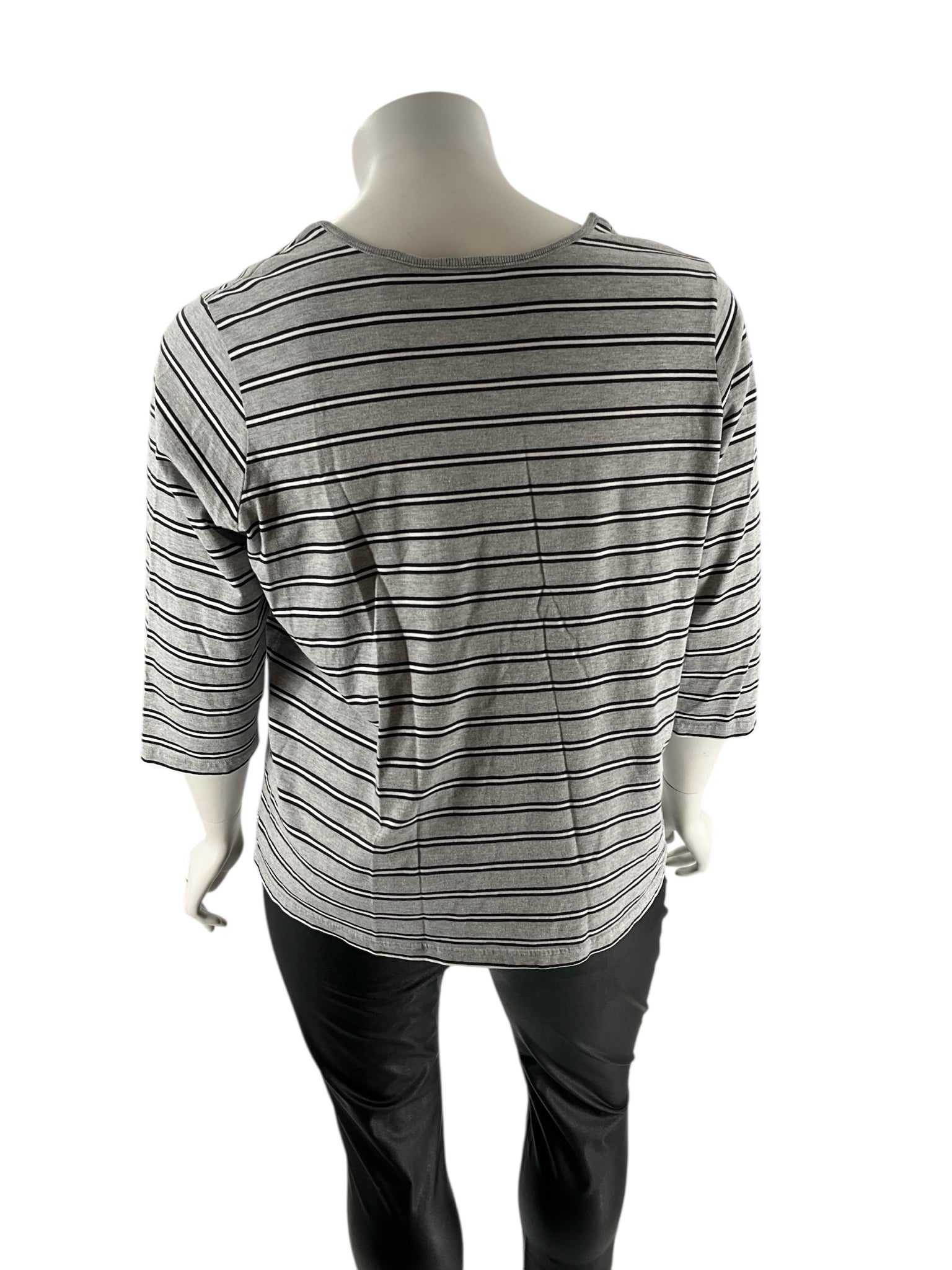 NYL Gray/Black Stripe Pre-Owned Ladies Top - Size 2X