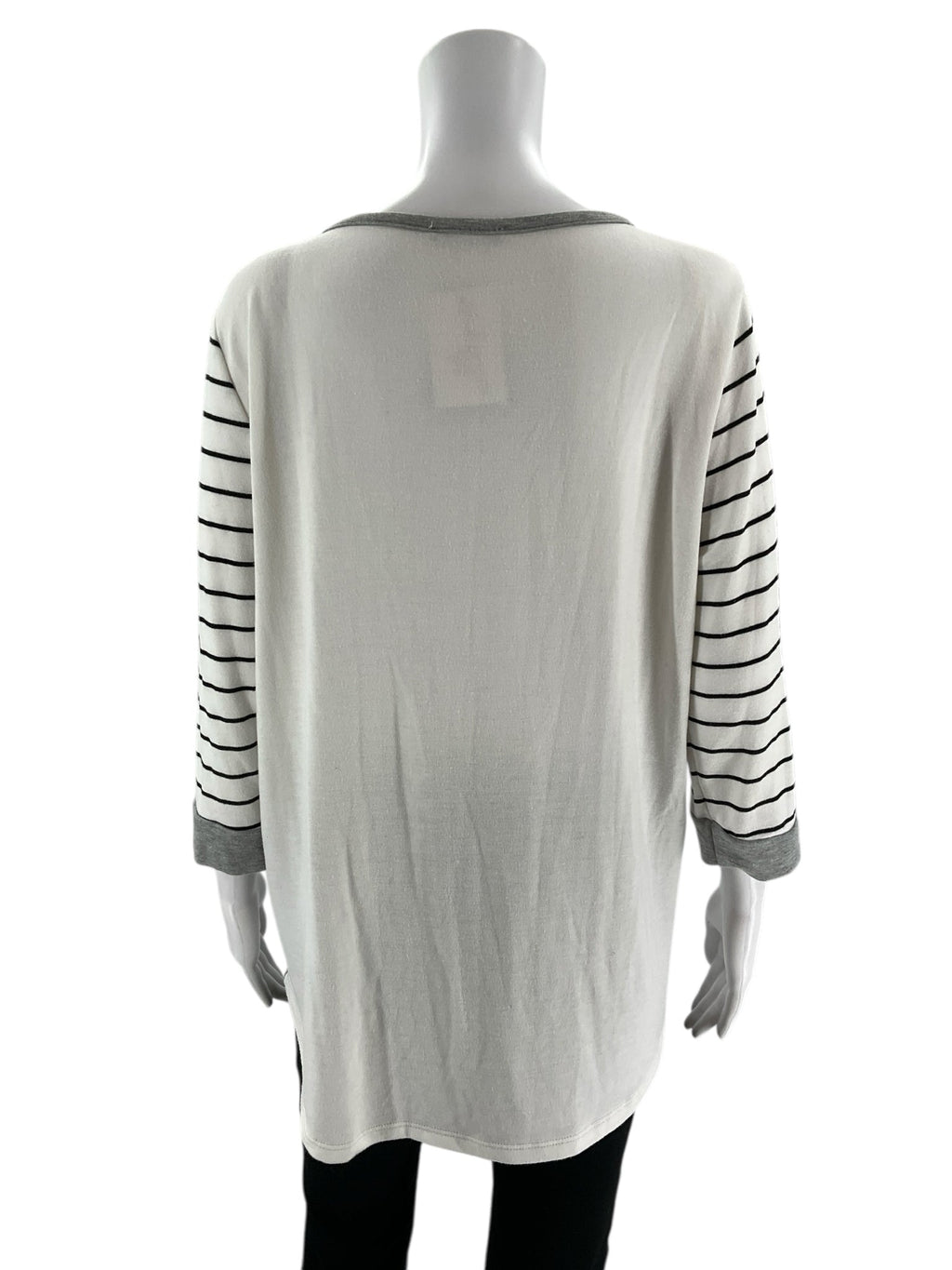 Gray and white striped Pink Clover ladies casual top, pre-owned, size XL, featuring short sleeves and a relaxed fit.