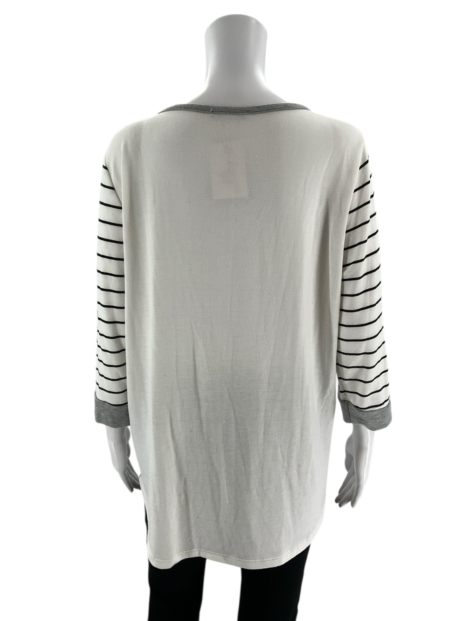 Gray and white striped Pink Clover ladies casual top, pre-owned, size XL, featuring short sleeves and a relaxed fit.