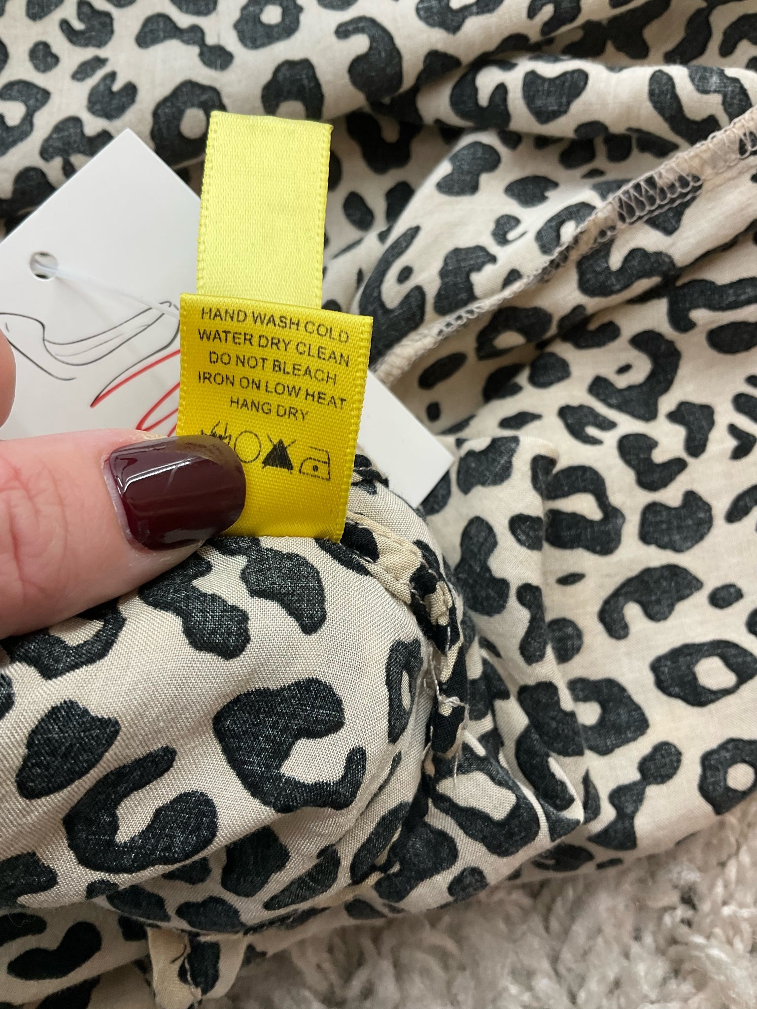 Tan and black animal print pre-owned Bee Stitched blouse, casual top in size small, featuring a tunic style.