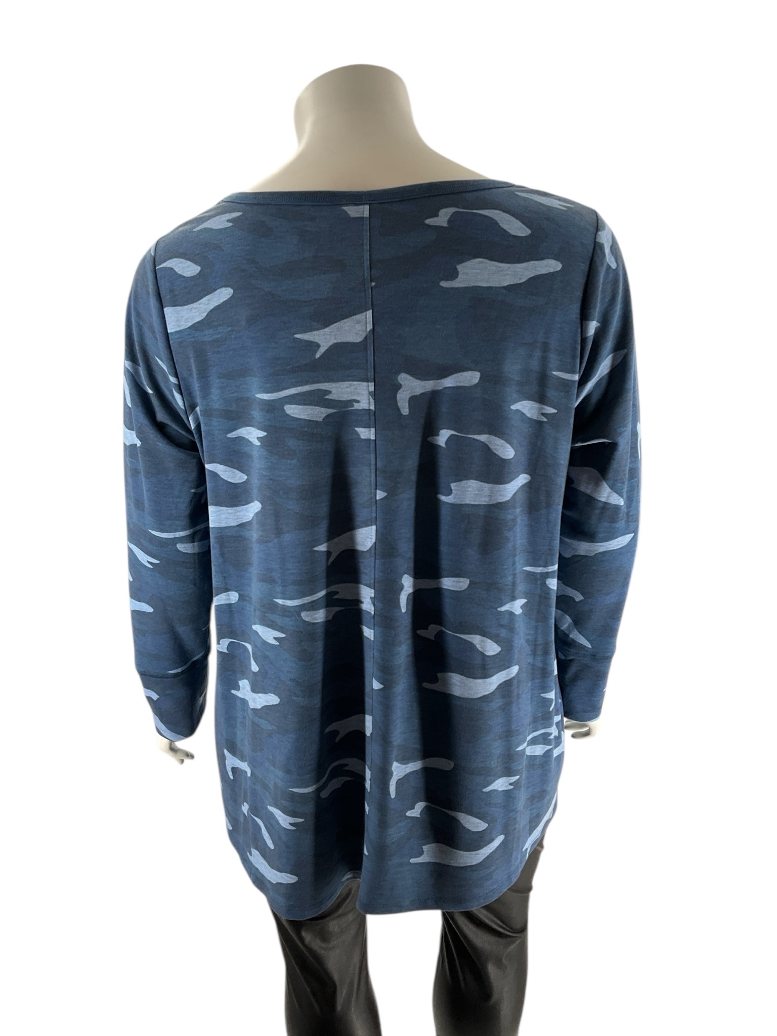 Cable & Gauge Blue Camo Pre-Owned Ladies Casual Top -  Size 2X