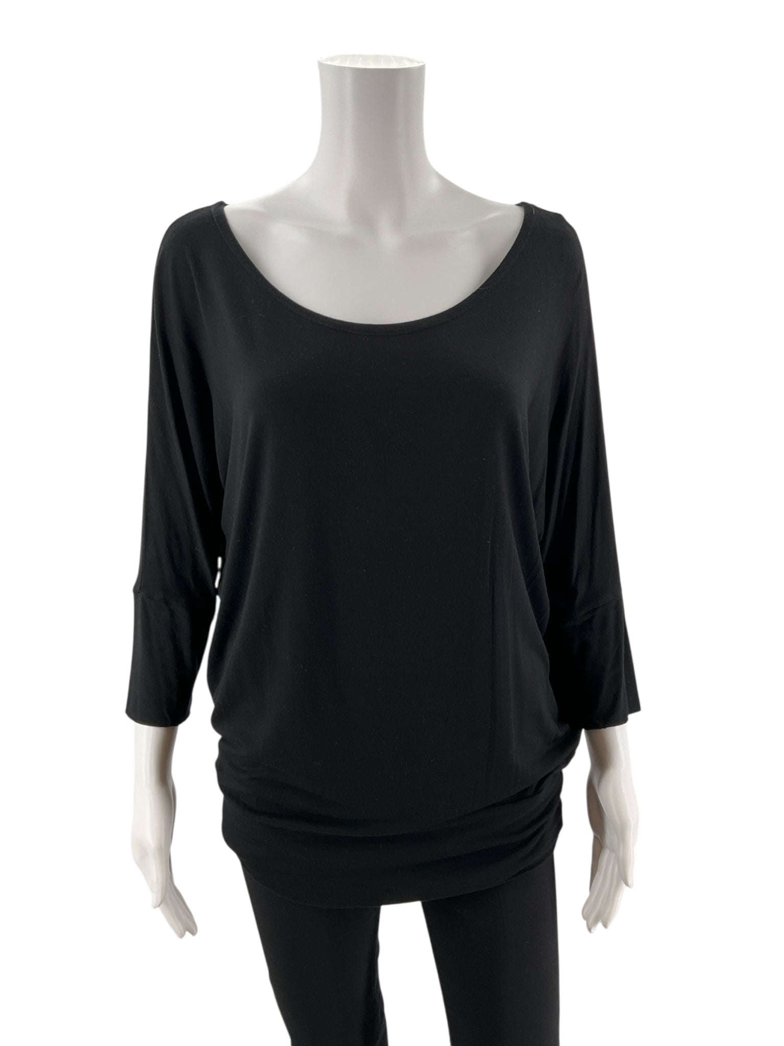 Black solid pre-owned Simlu ladies' batwing dolman top in size medium, featuring a casual tunic style.
