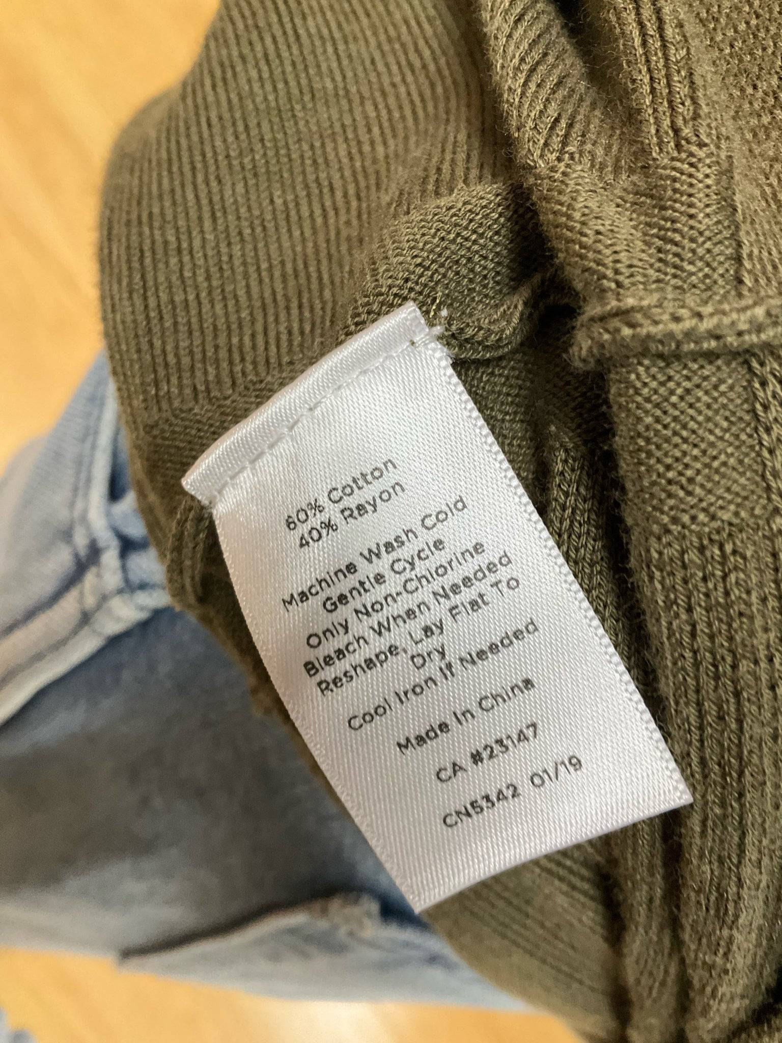 Talbots Green Solid Ladies Pre-Owned Top - Size Petite Small - Margaret’s Fine Consignment