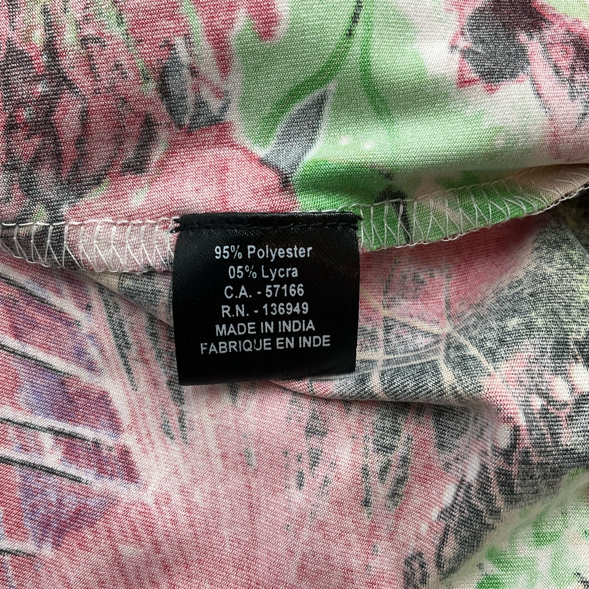 Tango Mango Red/Purple/Green Floral Pre-Owned Ladies Top -  Size Large