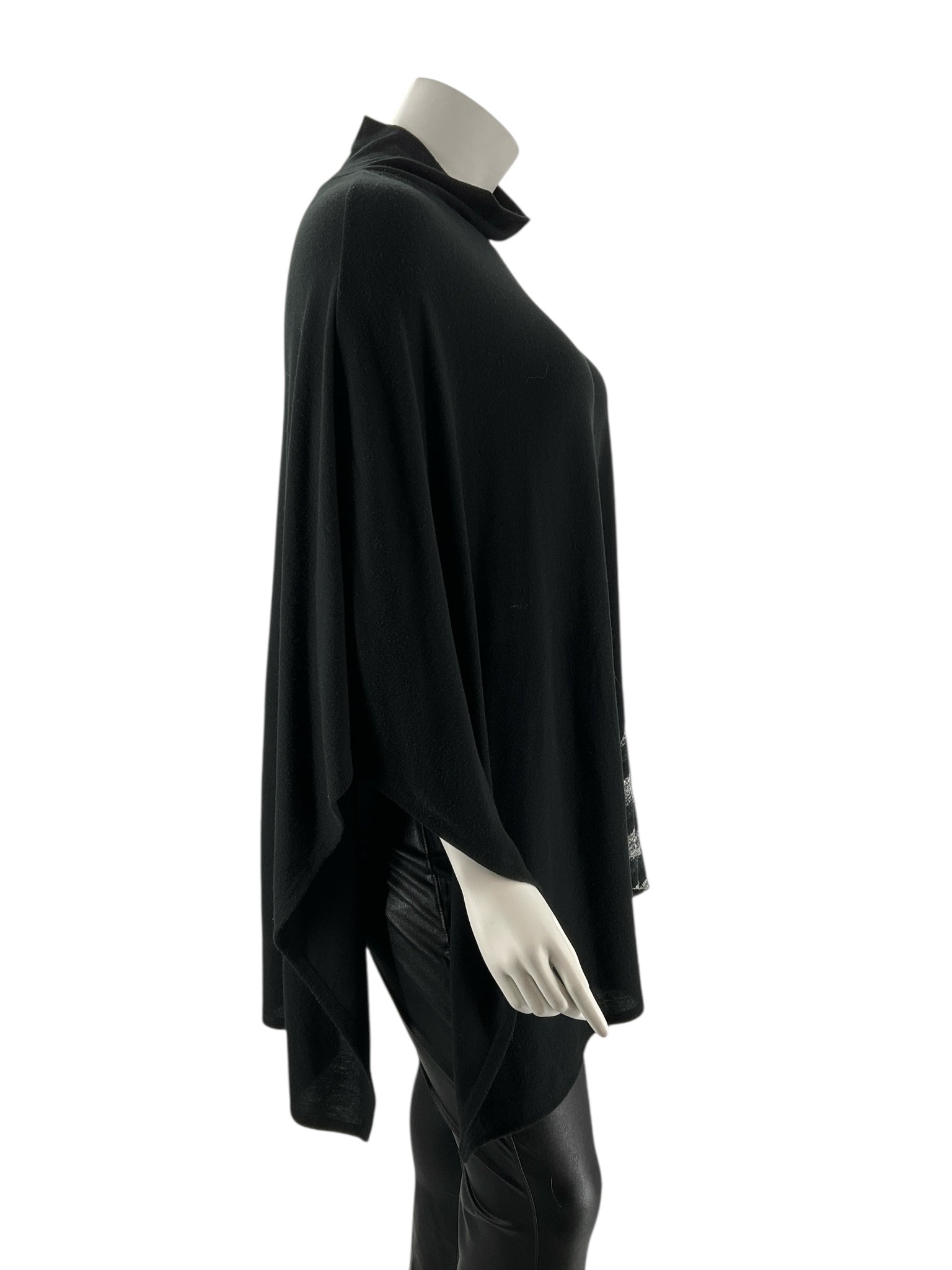 Truth & Style Black/Geather Gray/Heather Cream Stripe Pre-Owned Ladies Poncho -  Size 3X