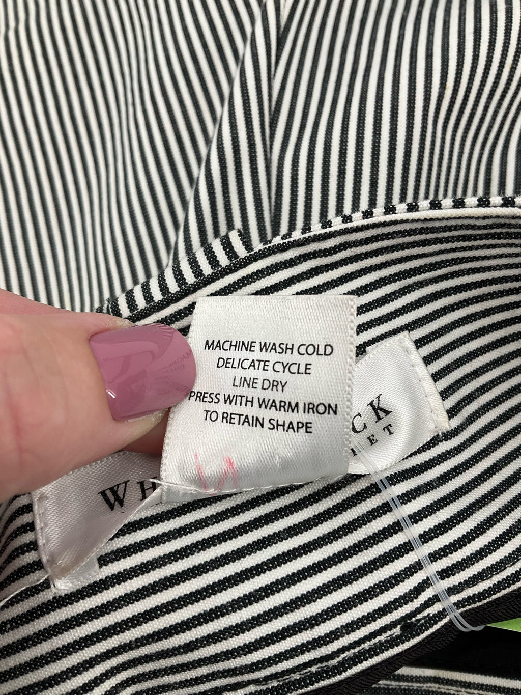White House Black Market White/Blue Stripe Pre-Owned Ladies Shorts - Size 8