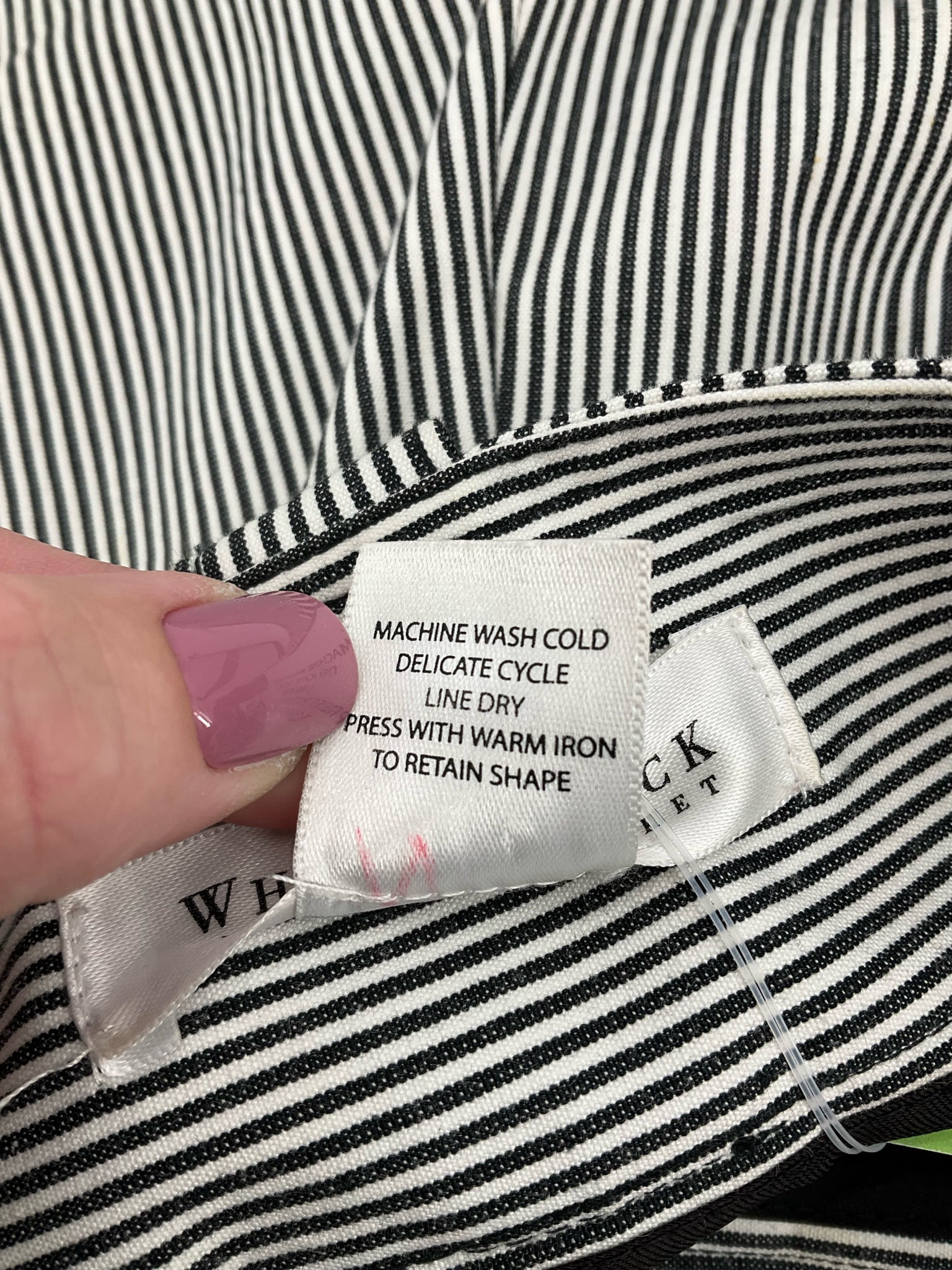 White House Black Market White/Blue Stripe Pre-Owned Ladies Shorts - Size 8