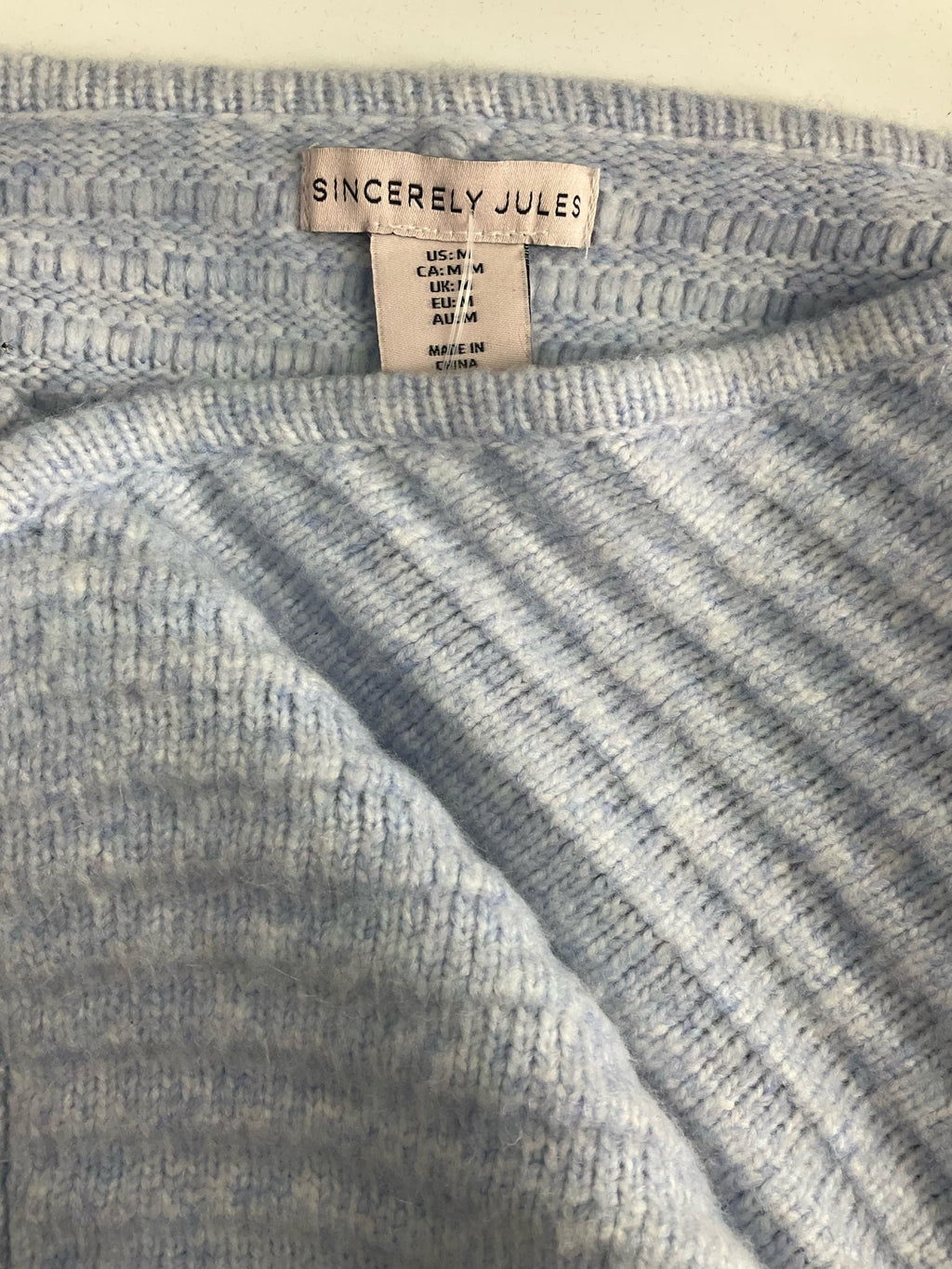 Sincerely Jules - Blue Solid Pre-Owned Ladies Casual Top - Size Medium