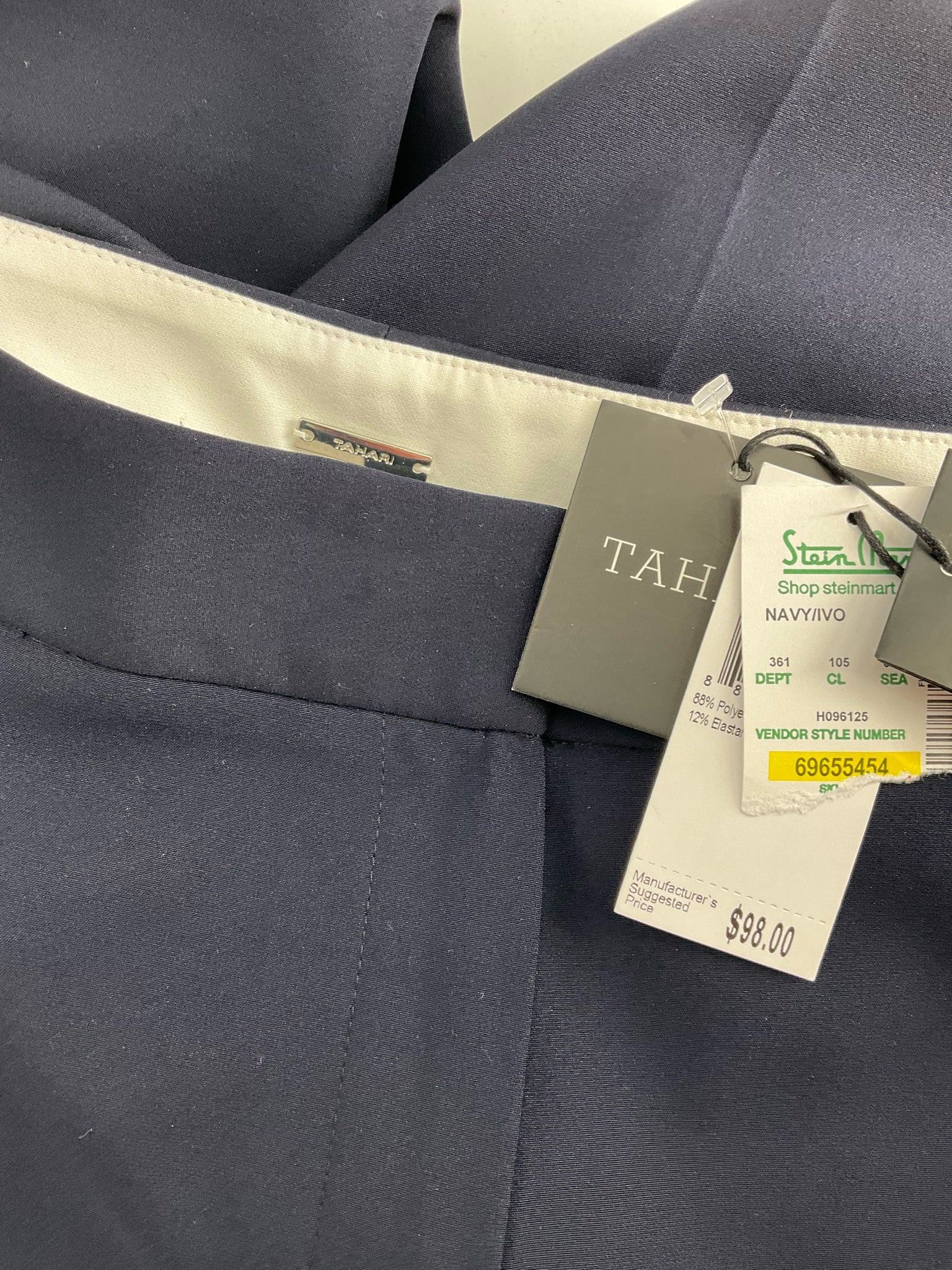 Tahari - Navy/White Solid Pre-Owned Ladies New With Tags Pants - Size 8