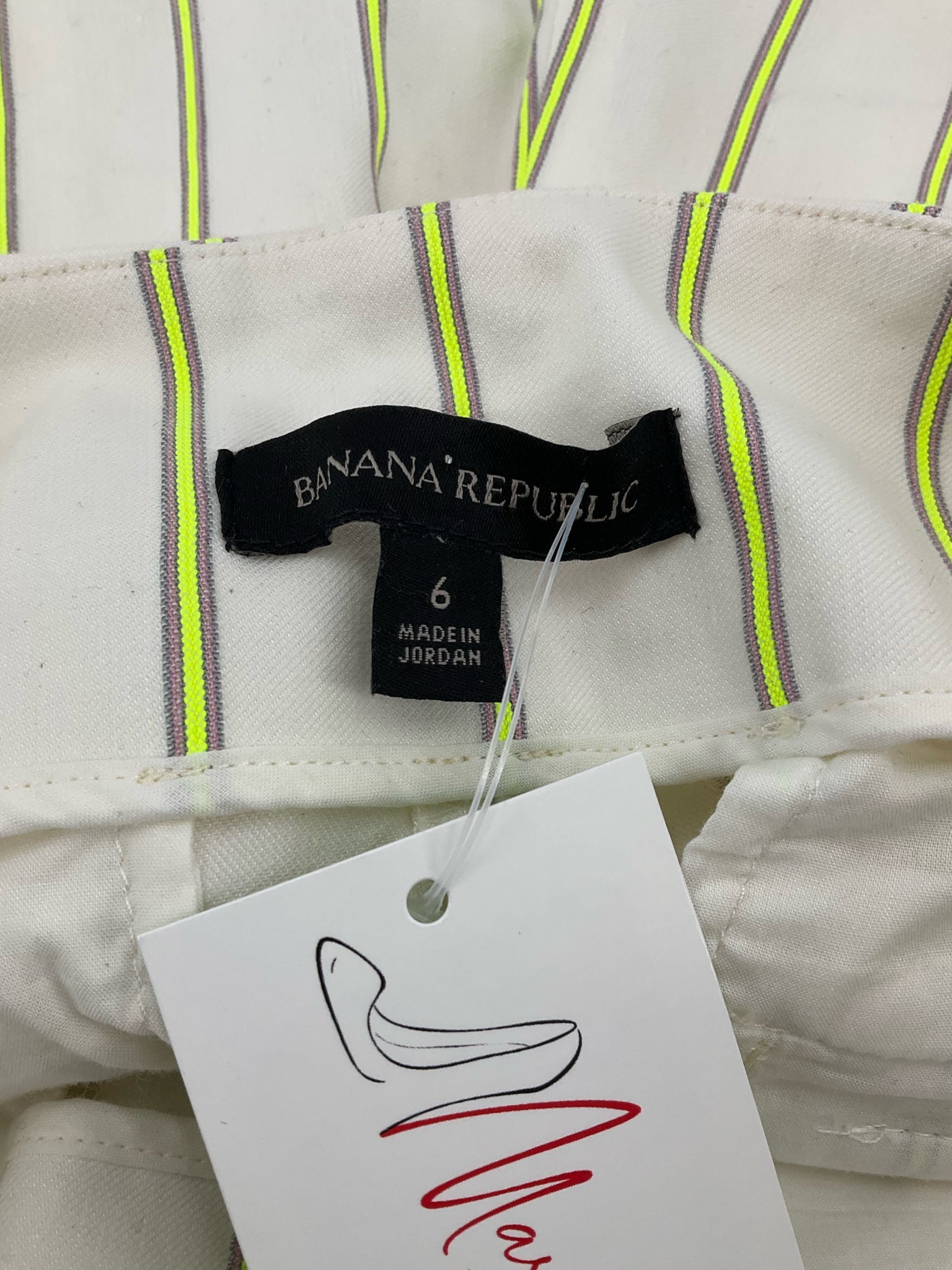 Banana Republic Off White/Yellow Stripe Pre-Owned Ladies Shorts - Size 6