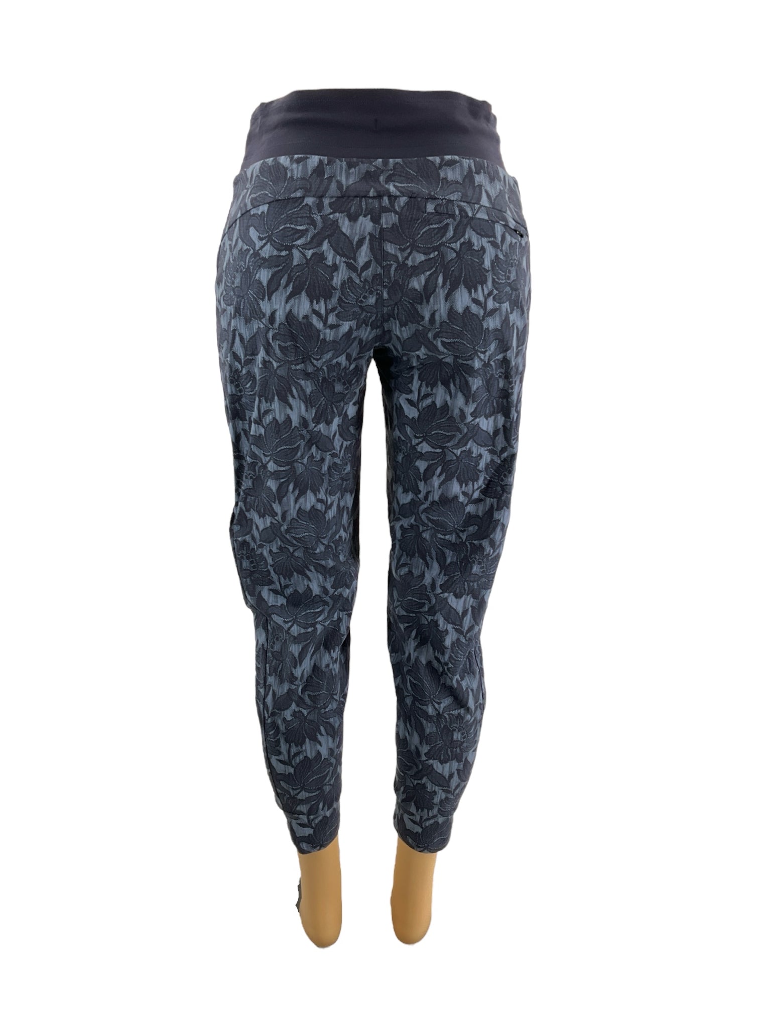 Athleta Blue Floral Pre-Owned Ladies - Size 6