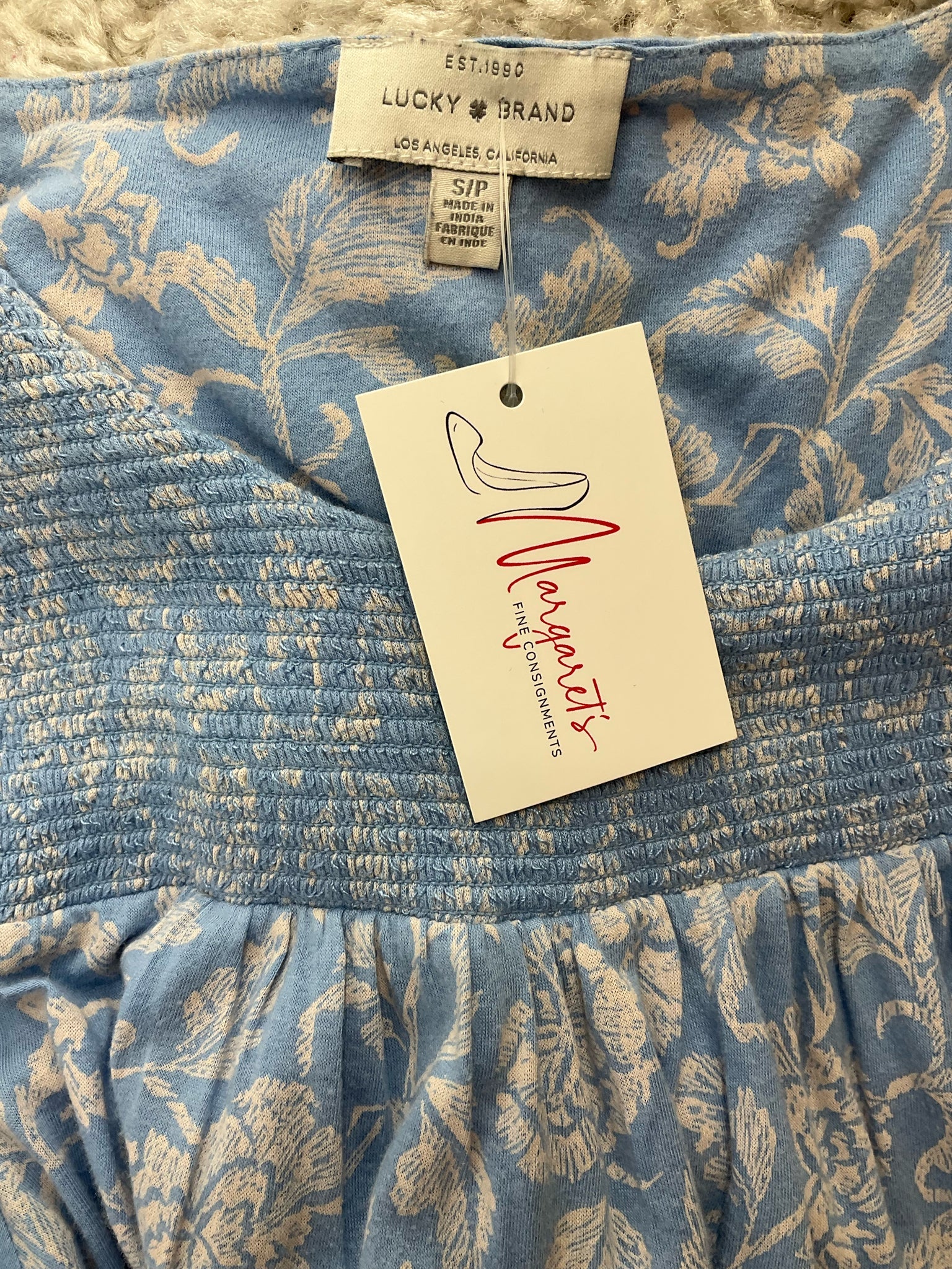 Lucky Brand Blue/White Floral Pre-Owned Ladies Top - Size Small Petite