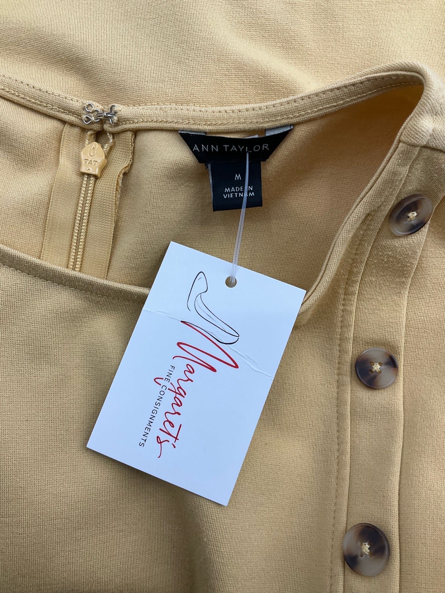 Ann Taylor Mustard Buttons Pre-Owned Ladies Top - Size Medium