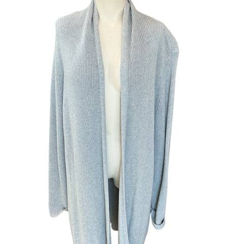Front view of gently used gray Cabi Shrug Size XL displayed on mannequin. Shop this cozy layering piece at Margaret’s Fine Consignments.