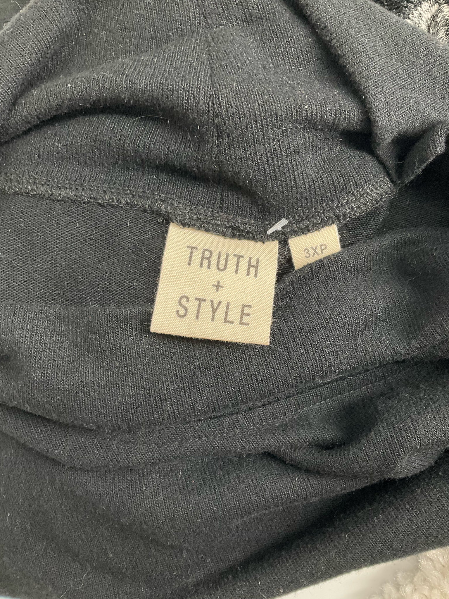 Truth & Style Black/Geather Gray/Heather Cream Stripe Pre-Owned Ladies Poncho -  Size 3X