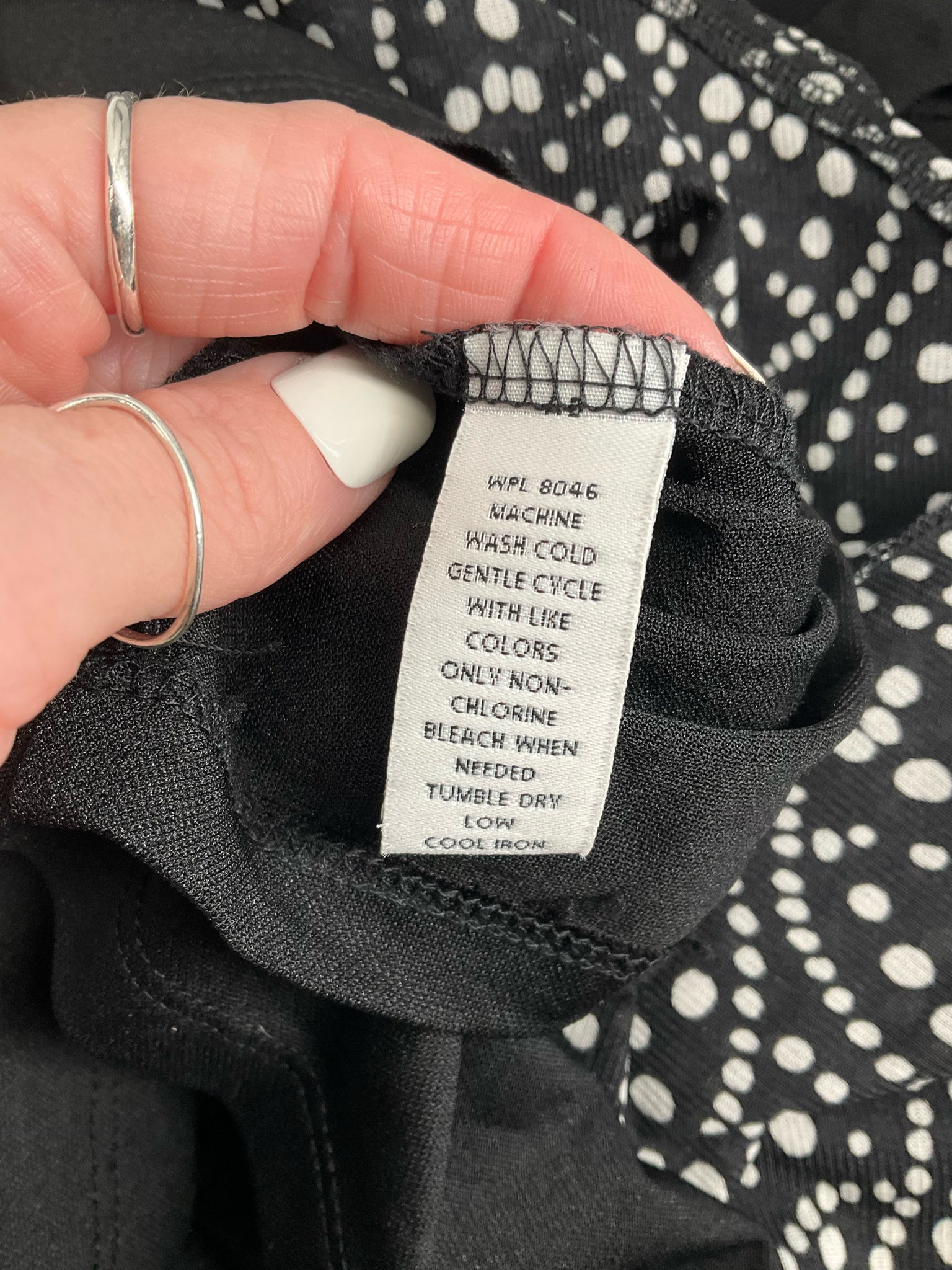 Style & Co Black/White Dots Pre-Owned Ladies Top - Size 0X