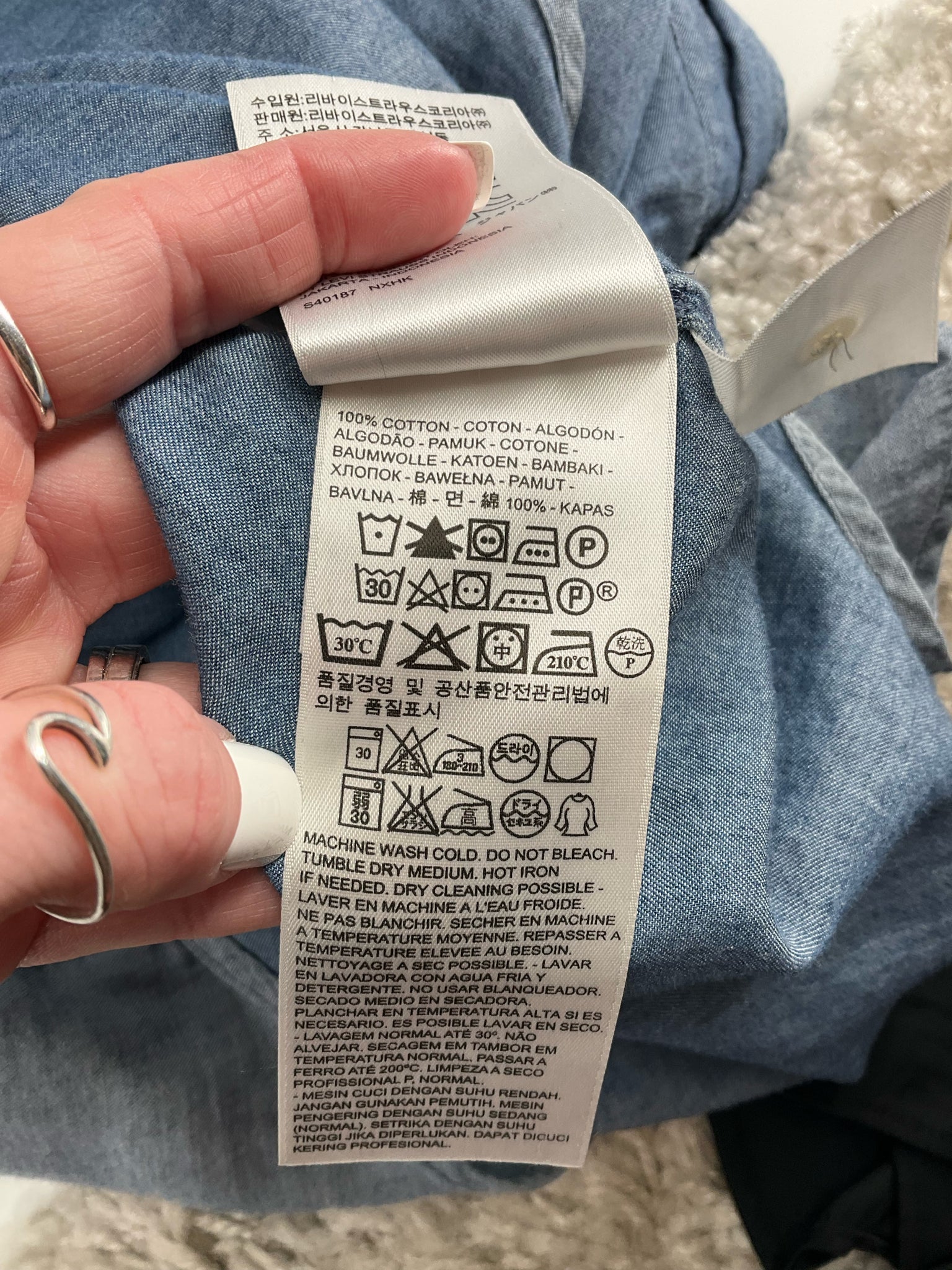 Levis - Blue Solid Pre-Owned Ladies Casual Top - Size Small