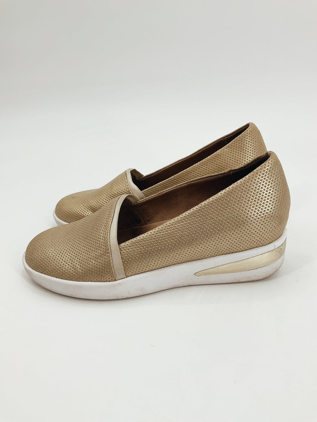 Kenneth Cole Gold Solid Pre-Owned Ladies Slip On - Size 7.5