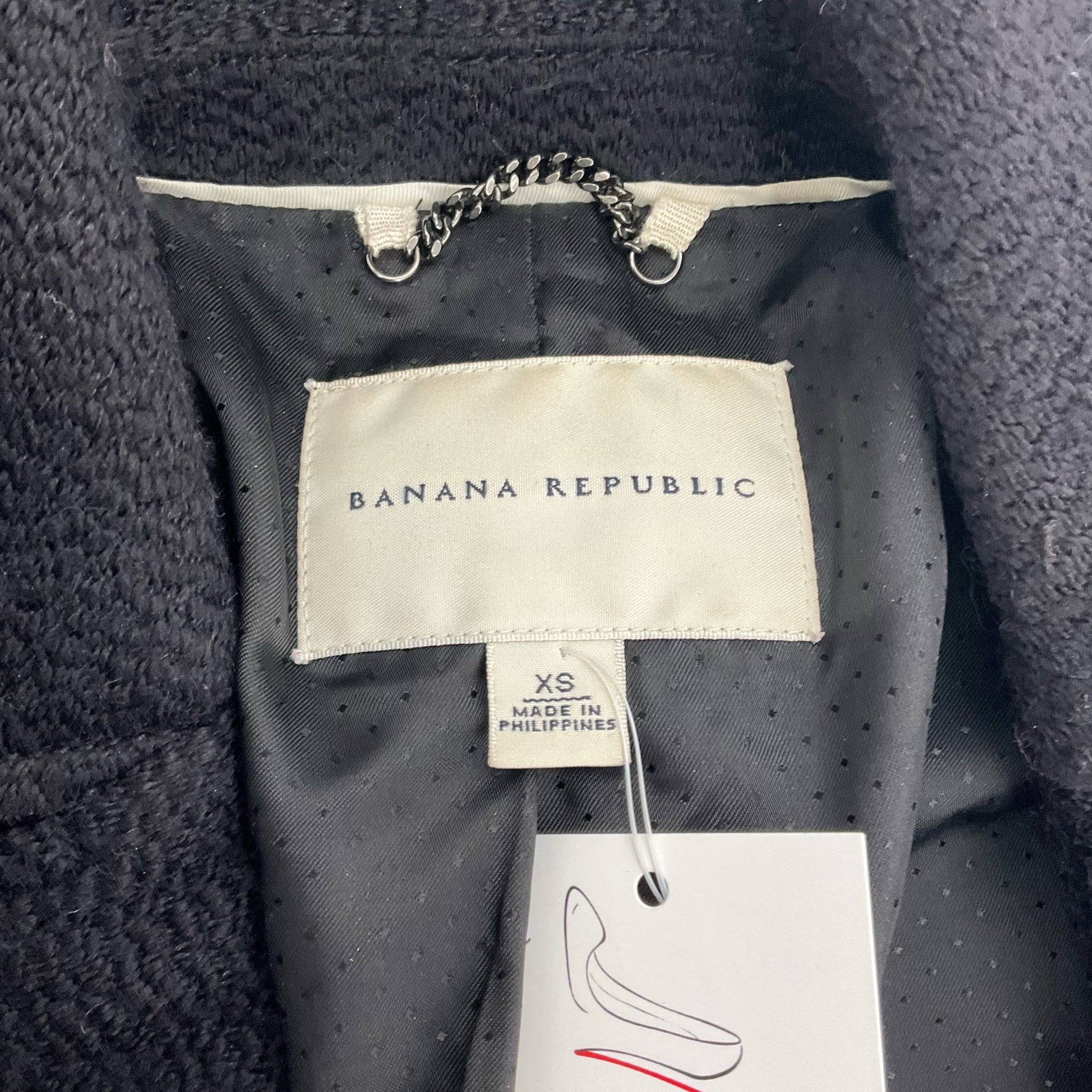 Interior label of Banana Republic Black Textured Wool-Blend Coat – Size XS, confirming brand authenticity and size, made in the Philippines.