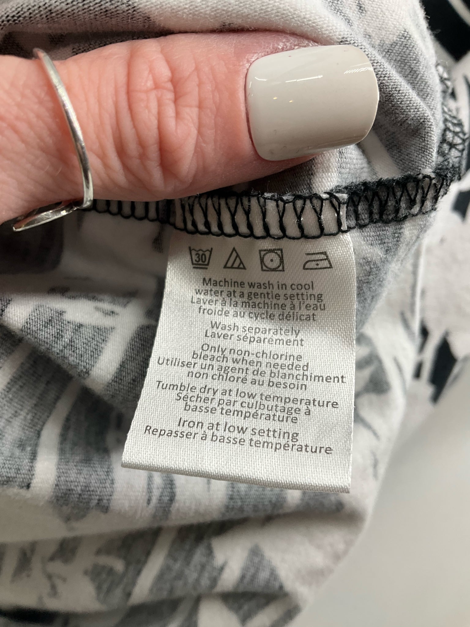 No Brand - Black/White Floral Pre-Owned Ladies Casual Top - Size Large