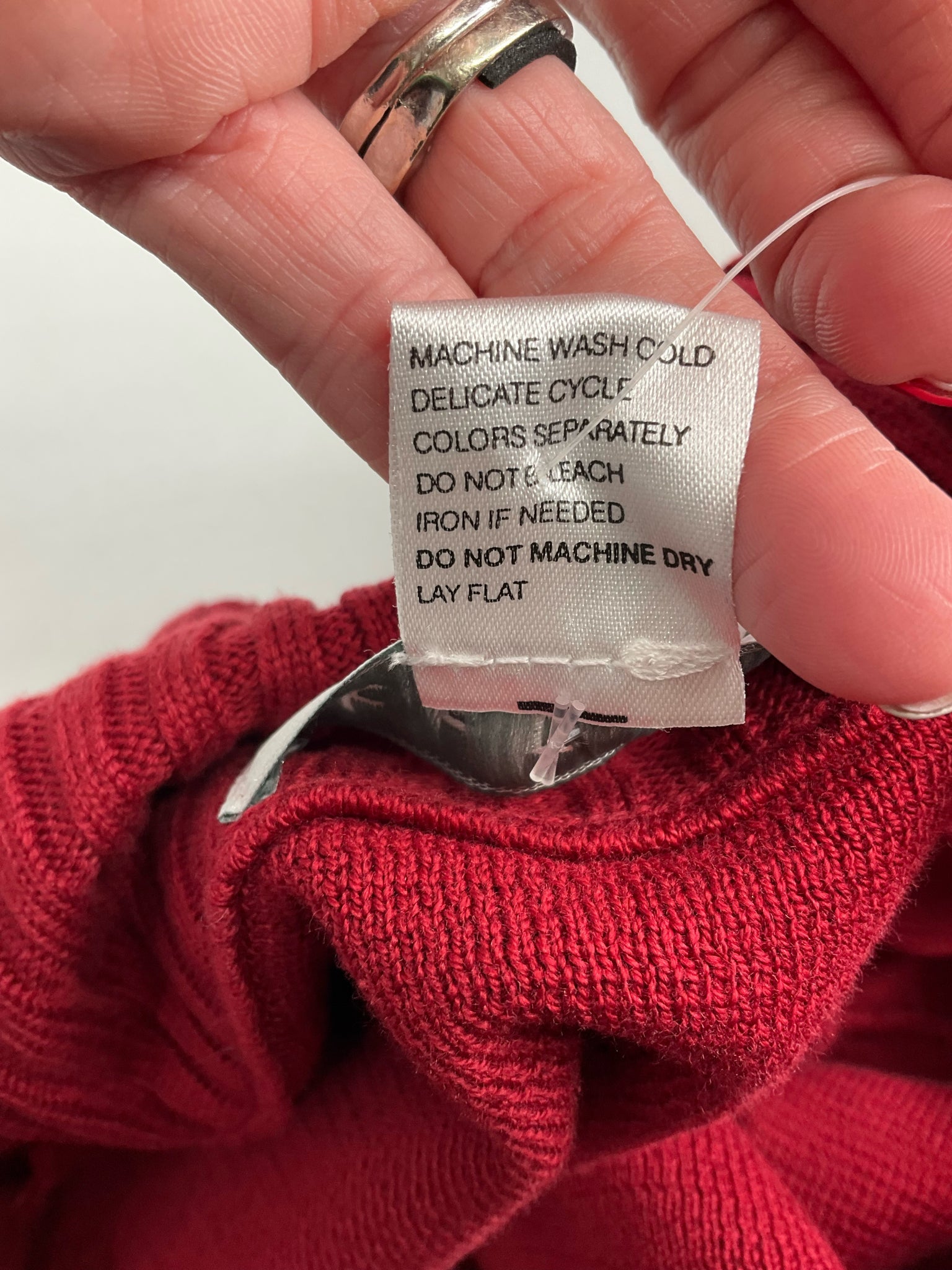 Bordado - Red Solid Pre-Owned Ladies New With Tags Casual Top -  Size M