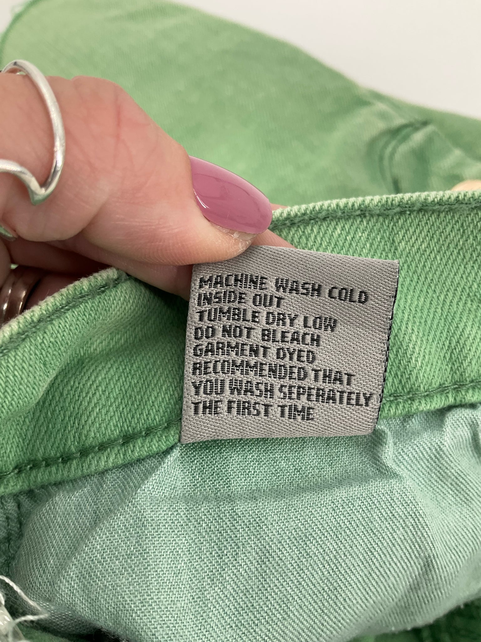 tractr Green Solid Pre-Owned Ladies New With Tags Shorts - Size 6