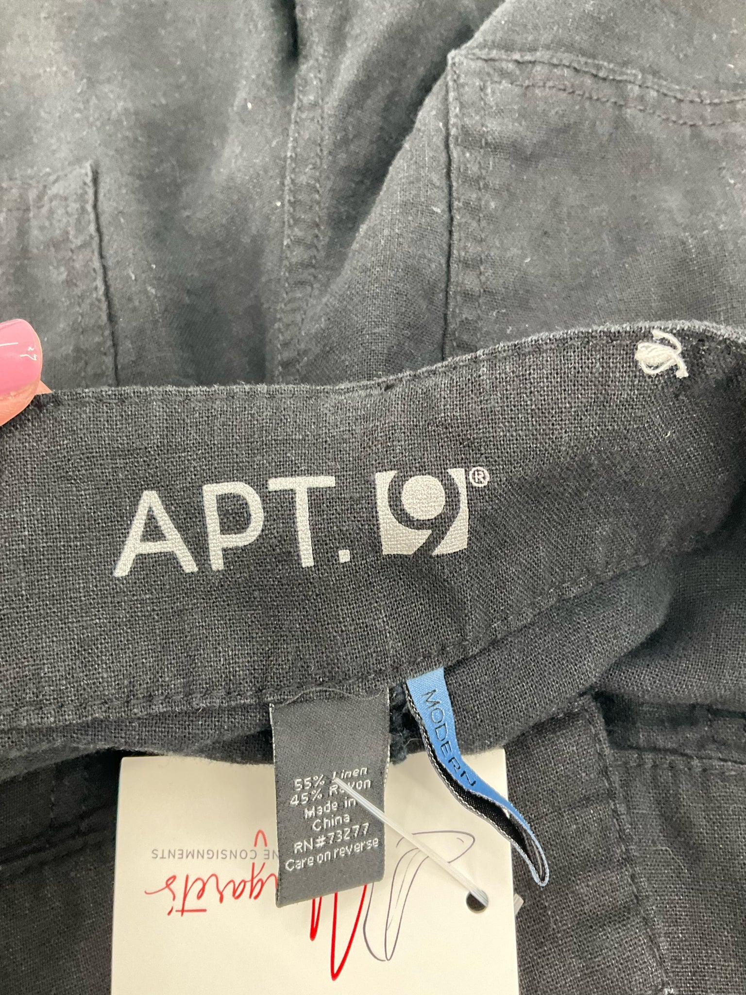 Apt.9 Black Solid Pre-Owned Ladies Shorts - Size 6