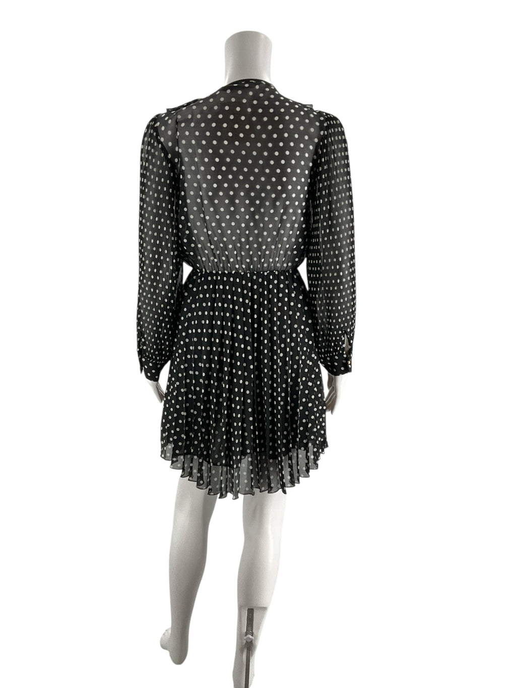 Black and white Zara mini dress with A-line cut and Peter Pan collar, vintage-inspired style, size XS.