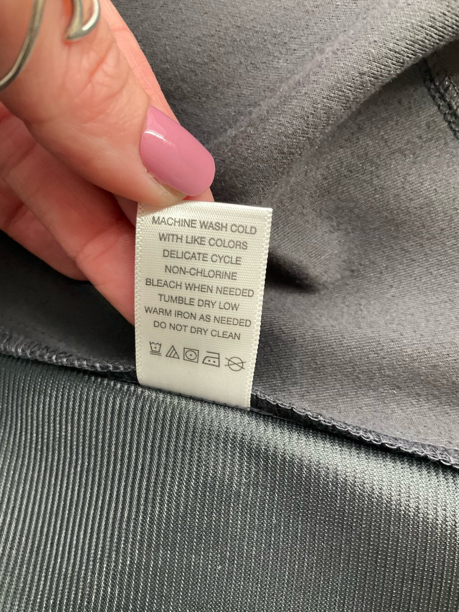 Eastern Mountain Black Pre-Owned Ladies Jacket - Size Small