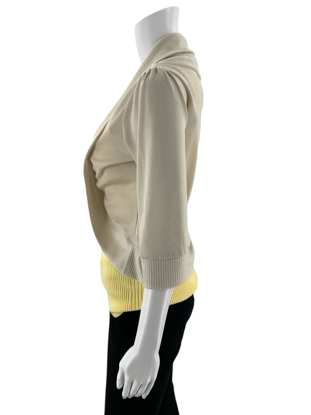 .....d.. -  Cream Solid Pre-Owned Ladies Casual Top - Size M