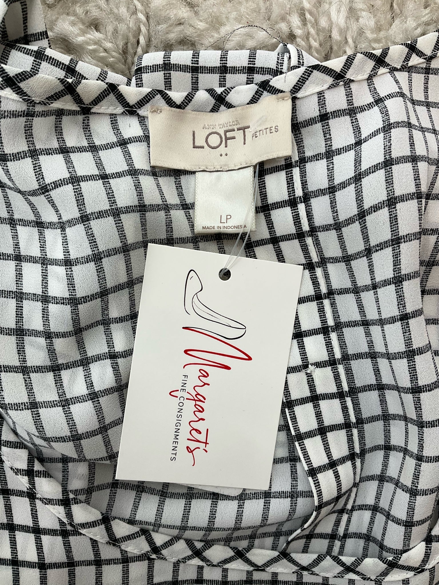 Loft White/Black Checkered Pre-Owned Ladies Top - Size Large Petite