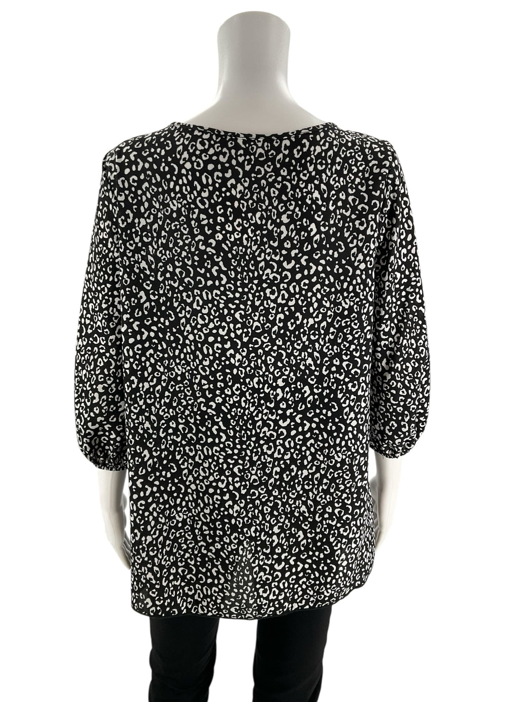 Cozy Rozy Black/White Animal Pre-Owned Ladies Top - Size Large