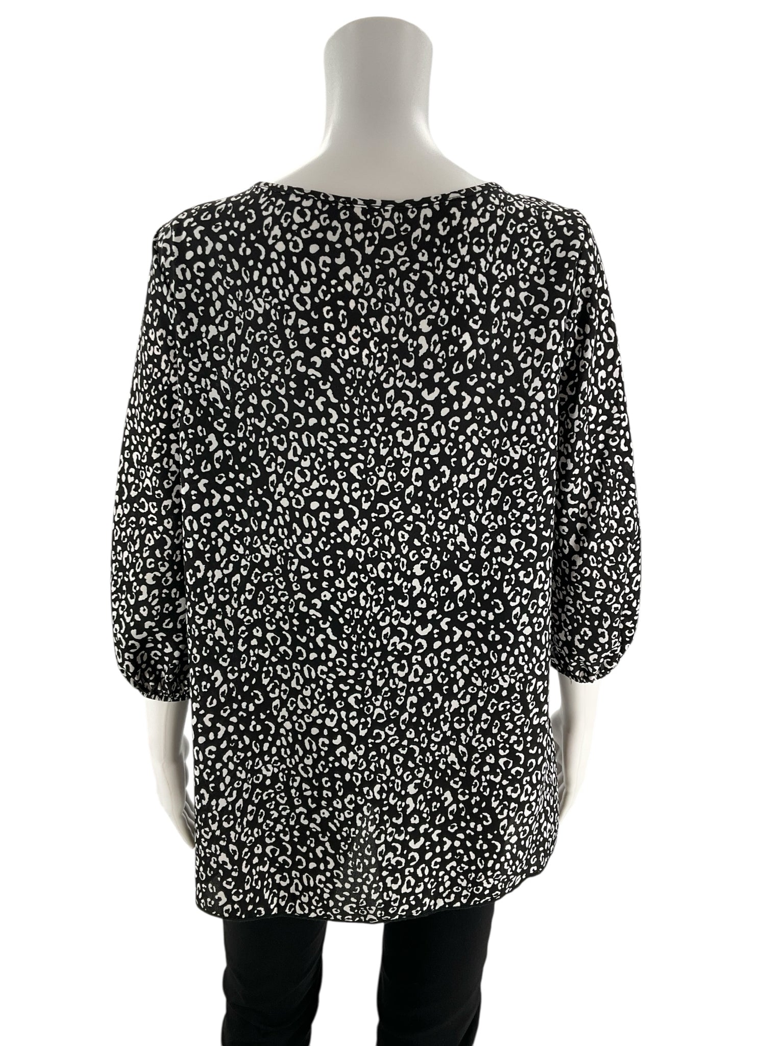 Cozy Rozy Black/White Animal Pre-Owned Ladies Top - Size Large