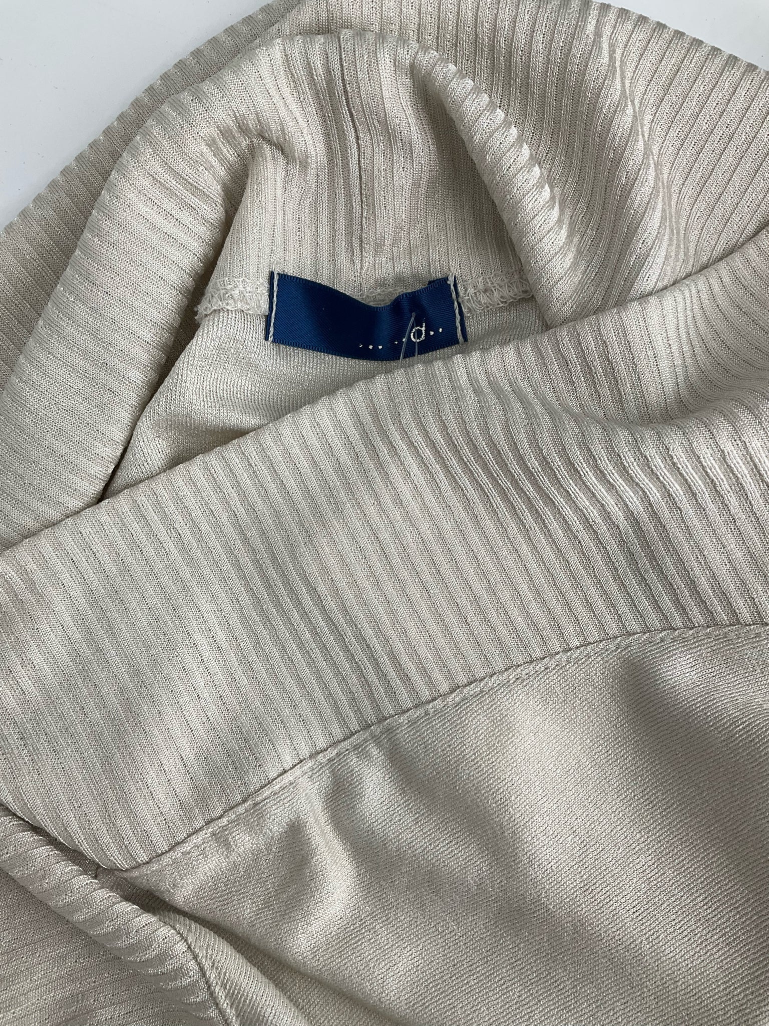 .....d.. -  Cream Solid Pre-Owned Ladies Casual Top - Size M