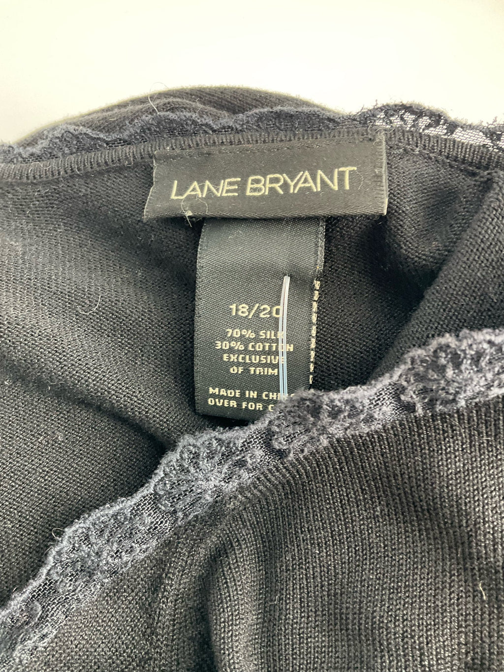 Lane Bryant Black Solid Pre-Owned Ladies Top - Size 18