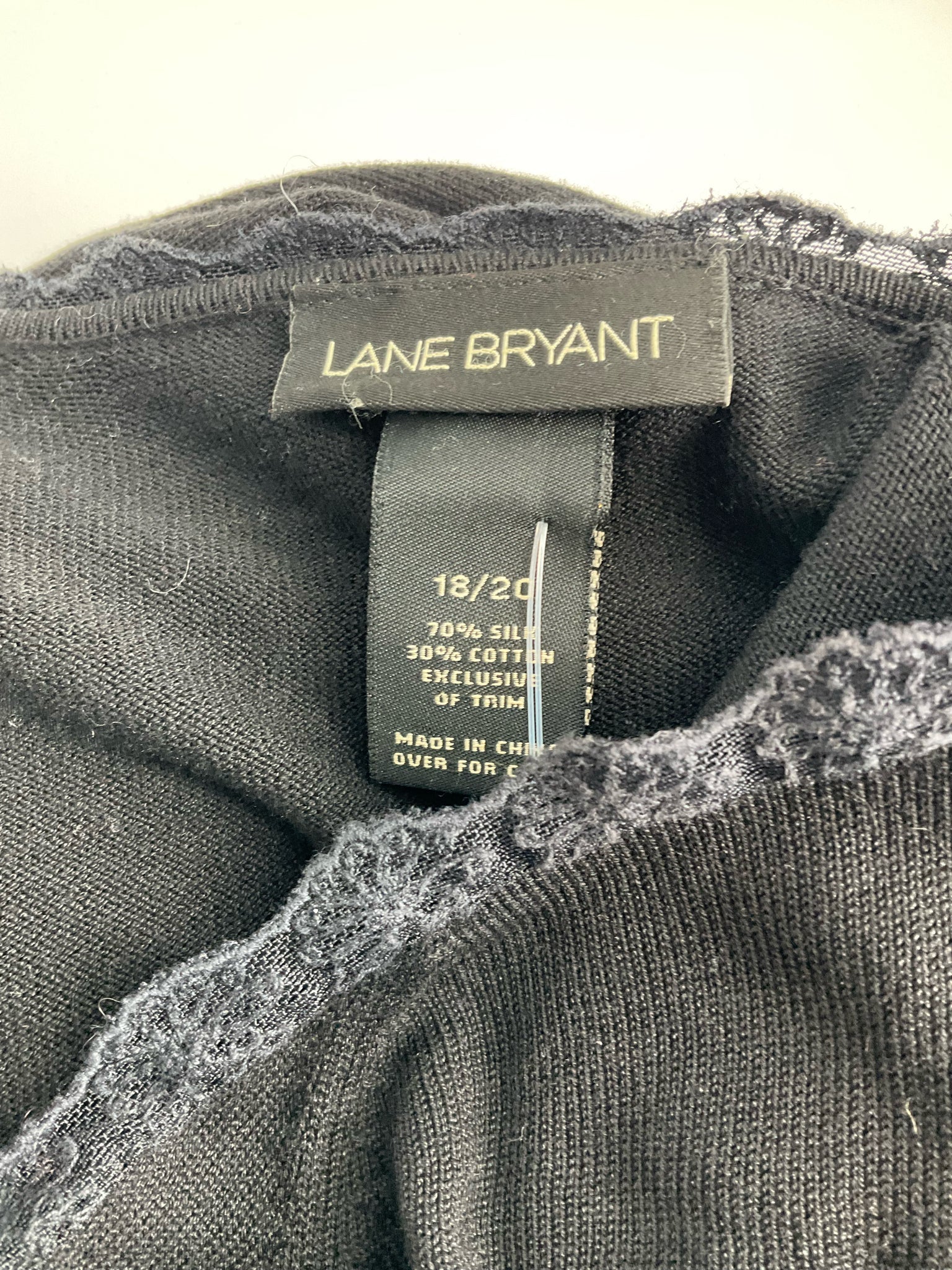 Lane Bryant Black Solid Pre-Owned Ladies Top - Size 18