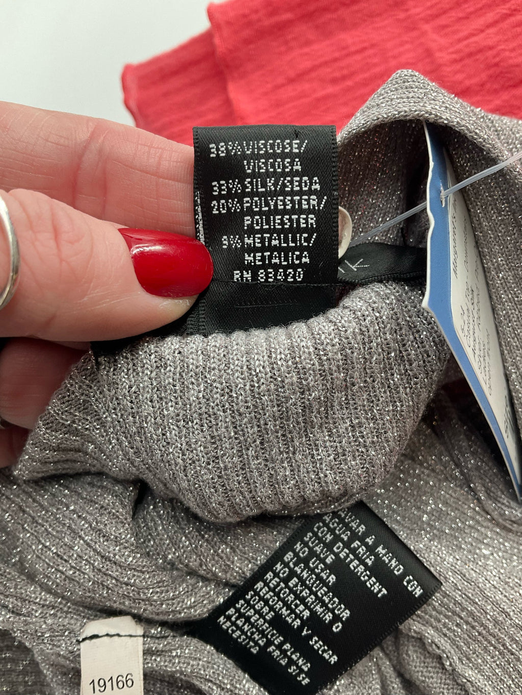 August Silk - Silver Ribbed Pre-Owned Ladies Casual Top - Size Large