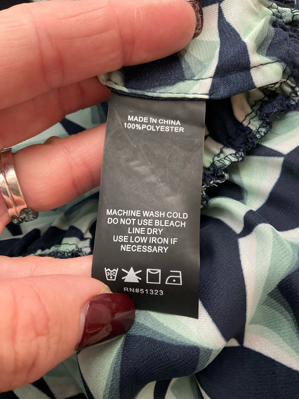 Vince Camuto Navy/Mint Green Print Pre-Owned Top - Size Large