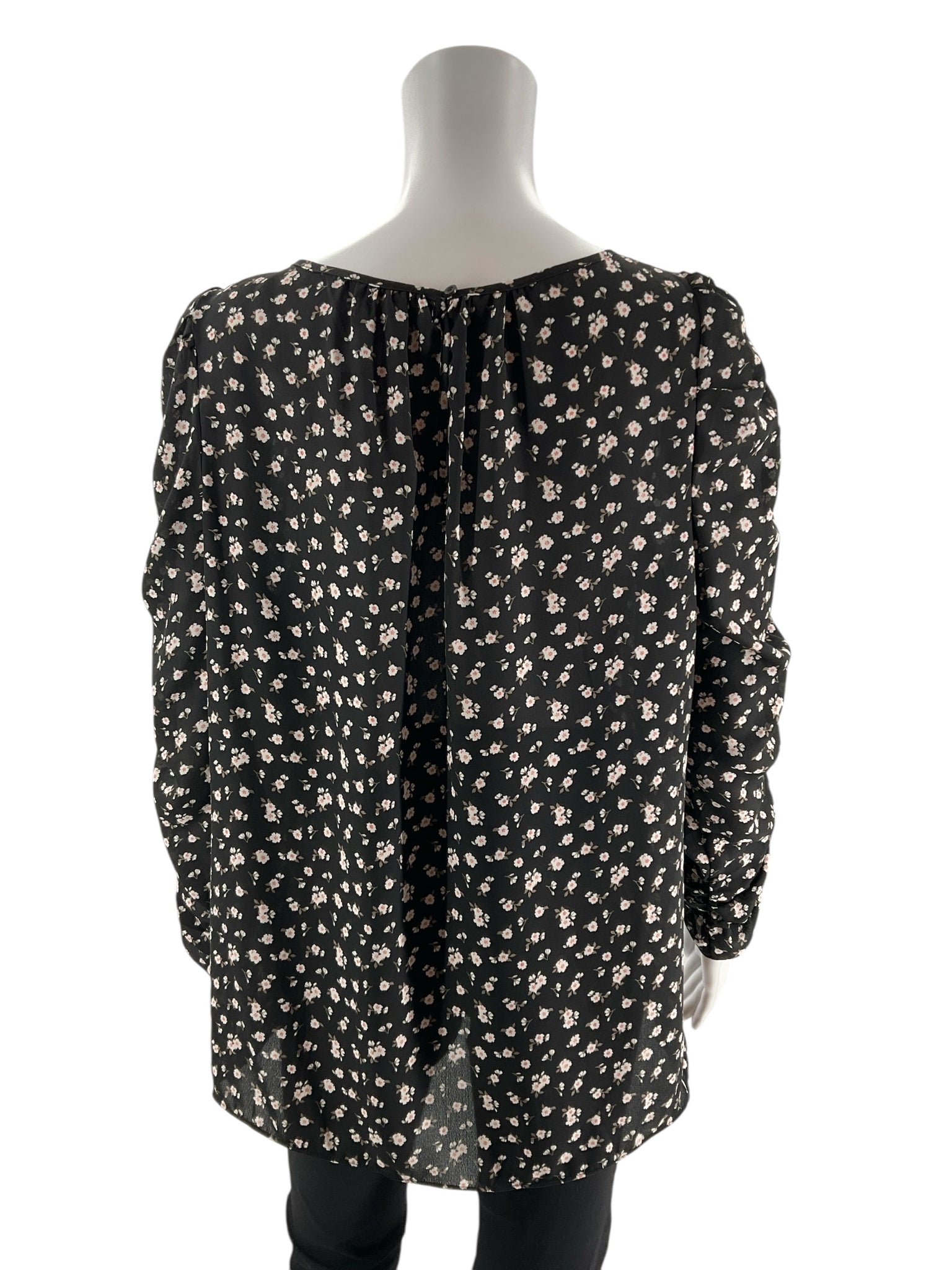 Max Studio white and black floral peasant top in size large, featuring a boho tunic design with romantic details.