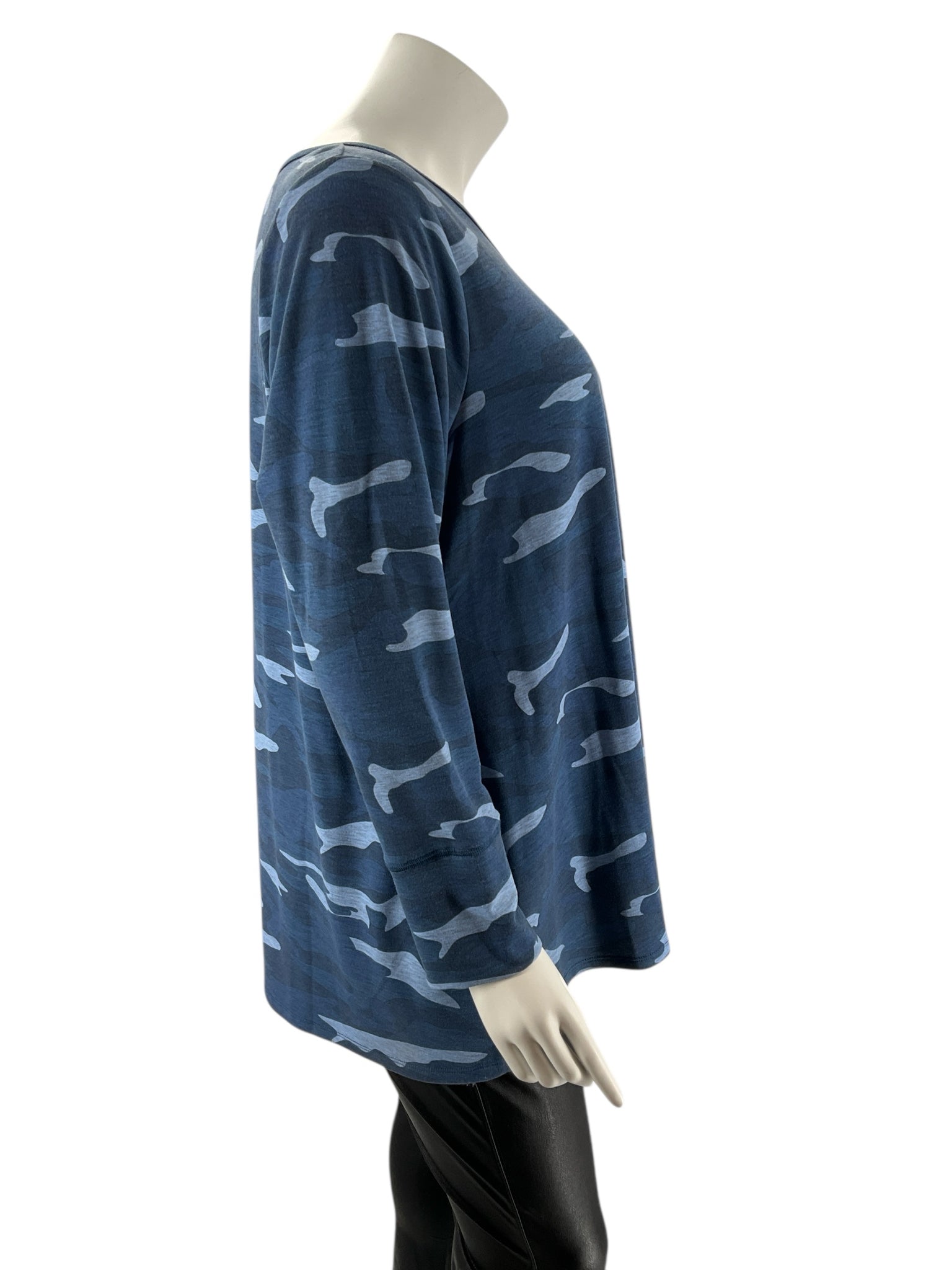 Cable & Gauge Blue Camo Pre-Owned Ladies Casual Top -  Size 2X