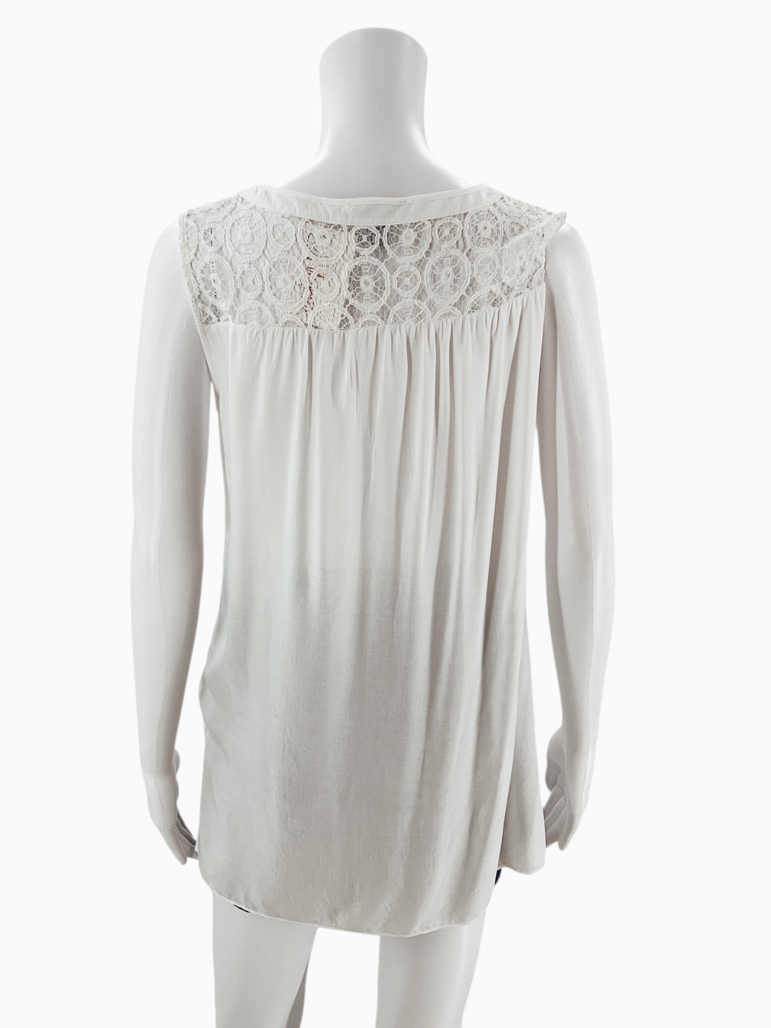 Tribella White Solid Pre-Owned Ladies Top - Size Small Petite - Margaret’s Fine Consignment