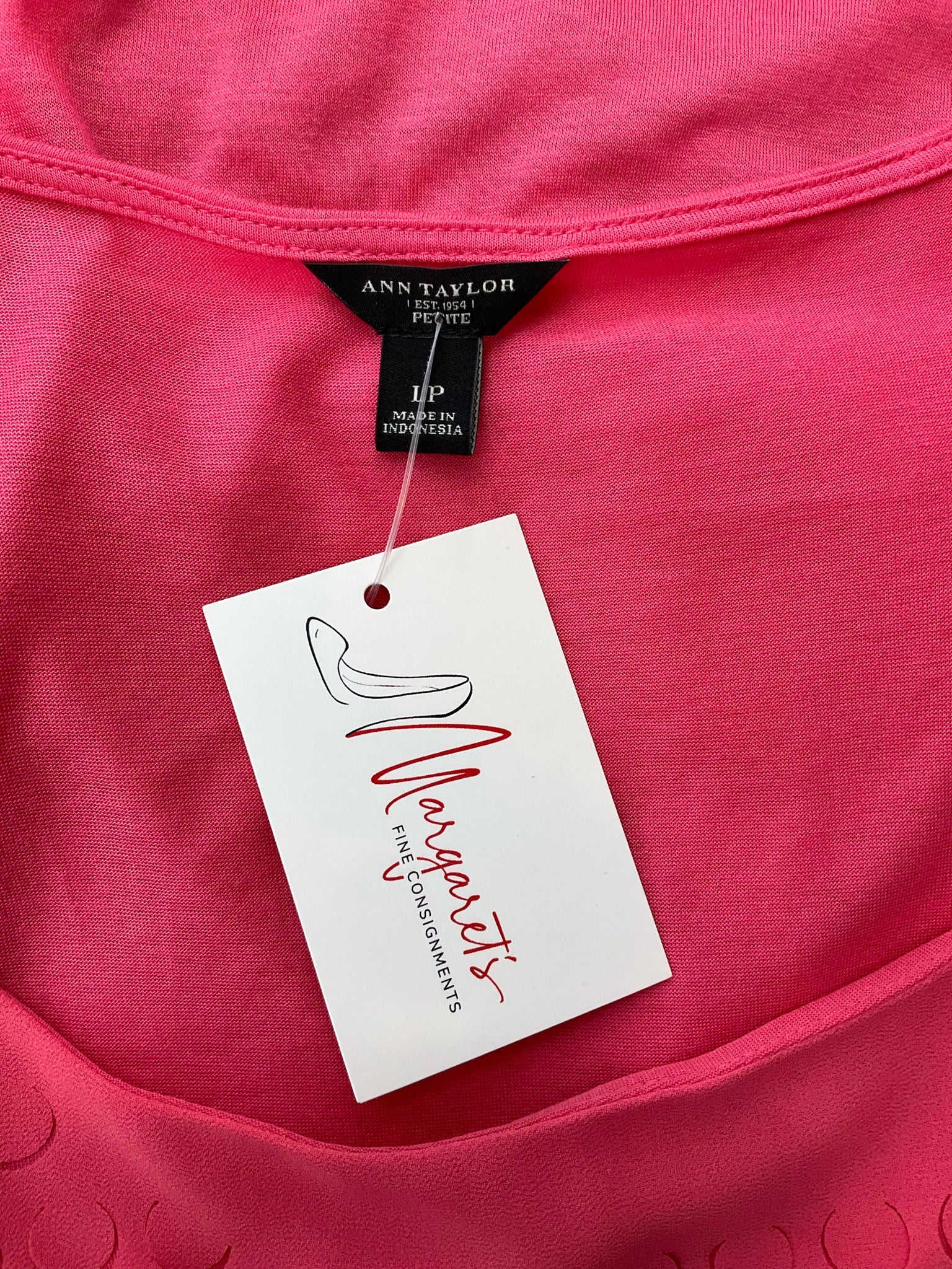 Ann Taylor Pink Solid Pre-Owned Ladies Top - Size Large Petite
