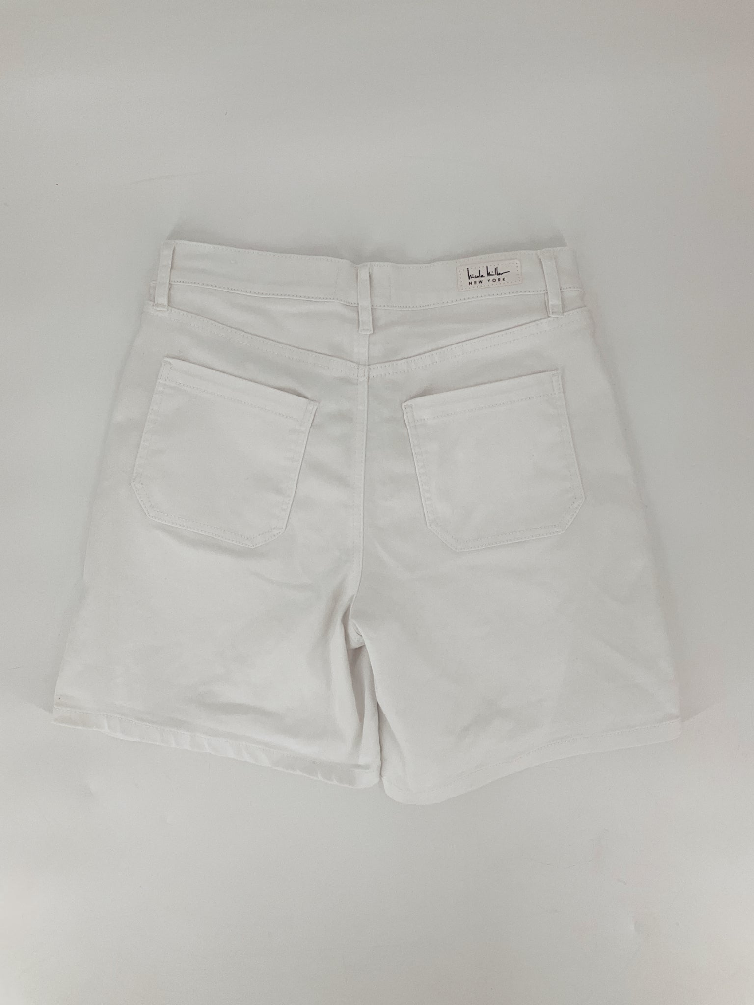 Nicole Miller White Solid Pre-Owned Ladies Shorts - Size 4