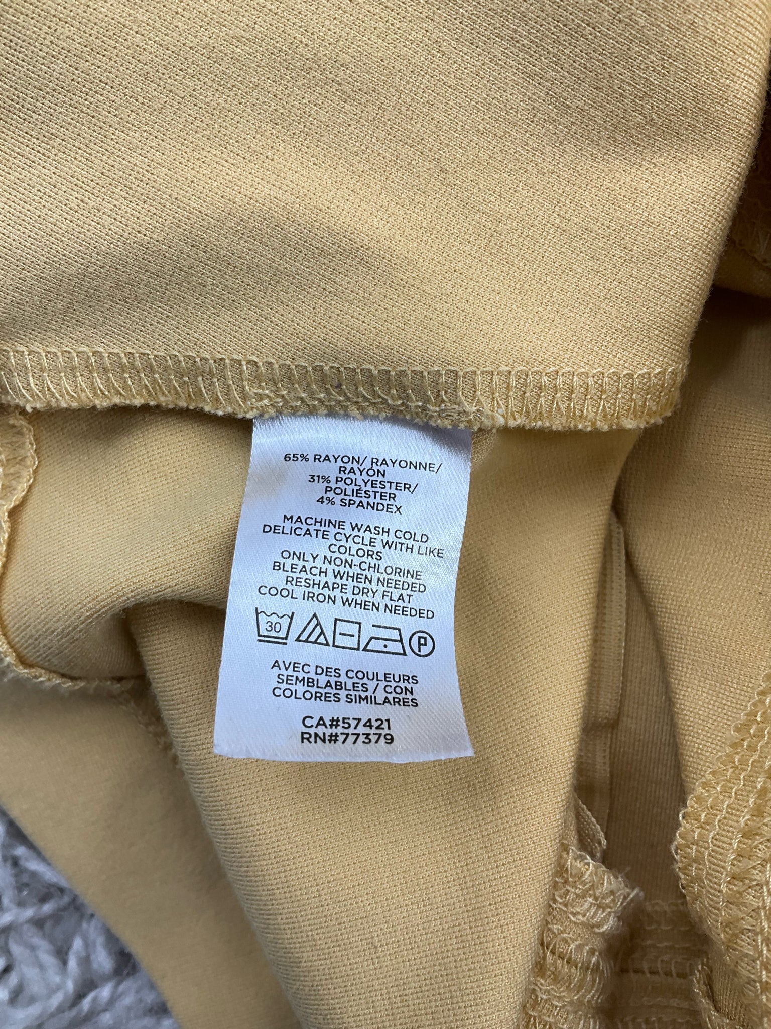 Ann Taylor Mustard Buttons Pre-Owned Ladies Top - Size Medium