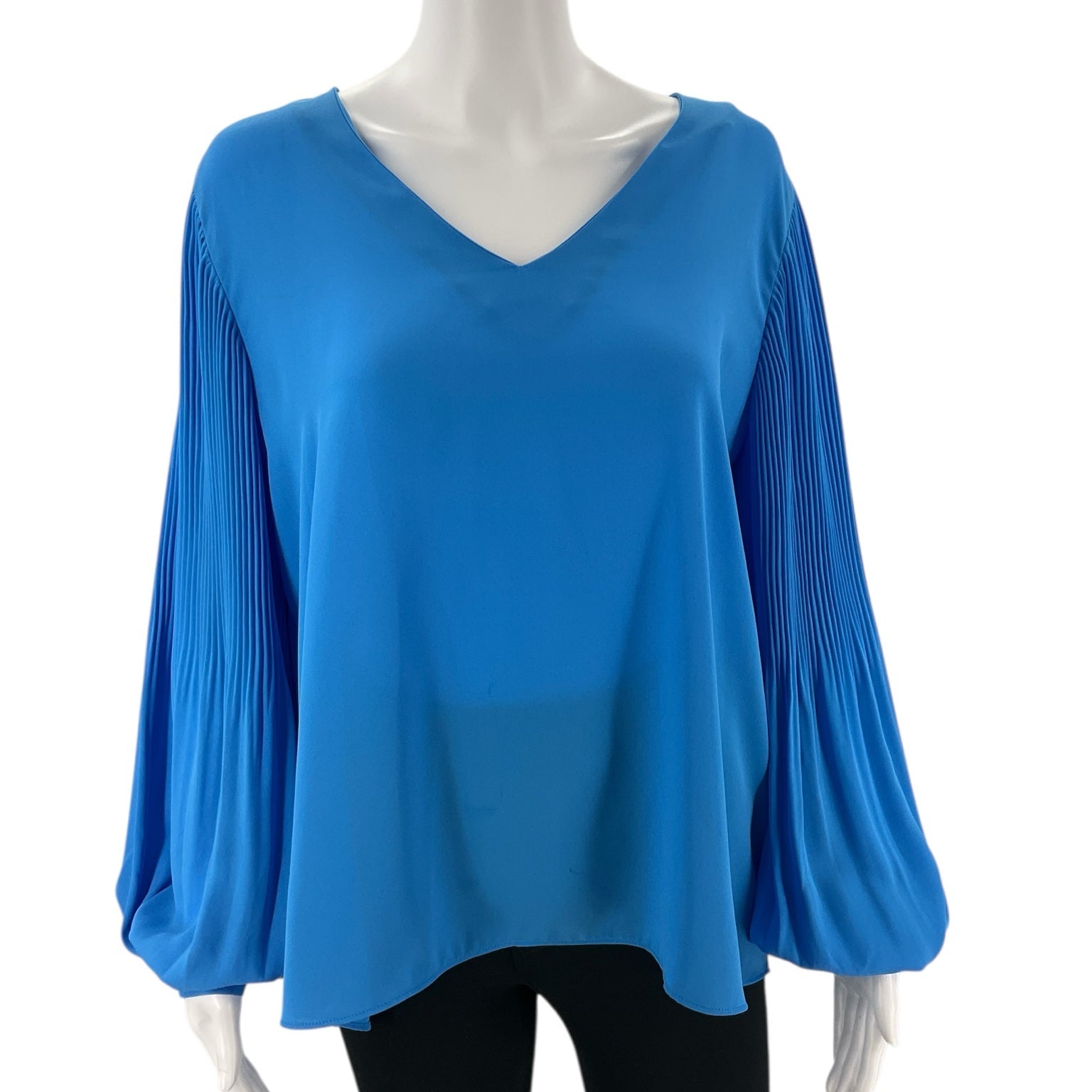 Front view of Ann Taylor Blue Solid Pre-Owned Top - Size Large on mannequin, featuring pleated balloon sleeves and relaxed fit.