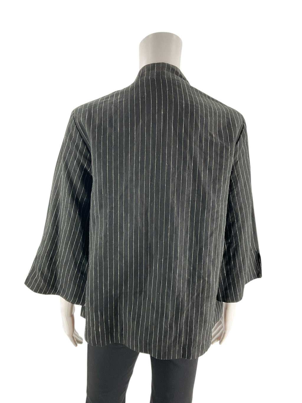 Niche Essentials black and white pinstripe pre-owned ladies top, size small, featuring a casual laganlook design.
